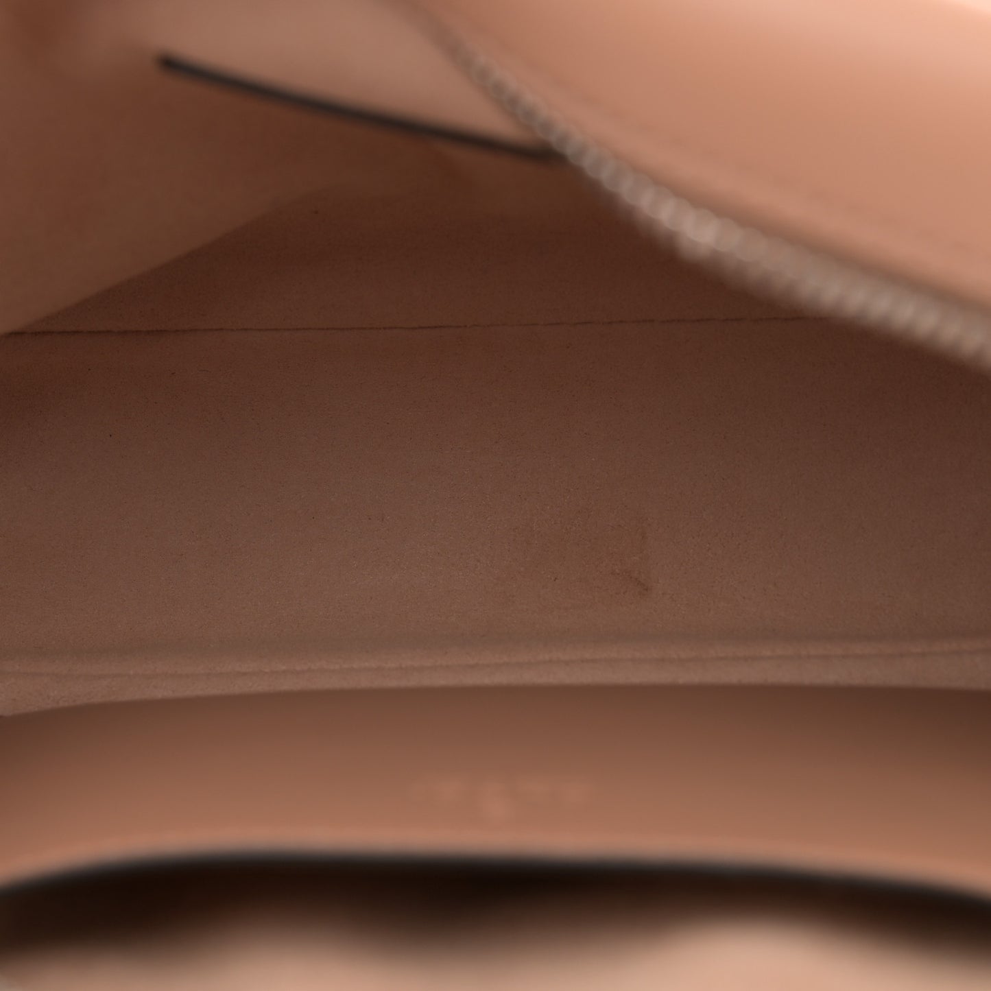 Calfskin Matelasse Aria Small GG Marmont Chain Shoulder Bag Camelia