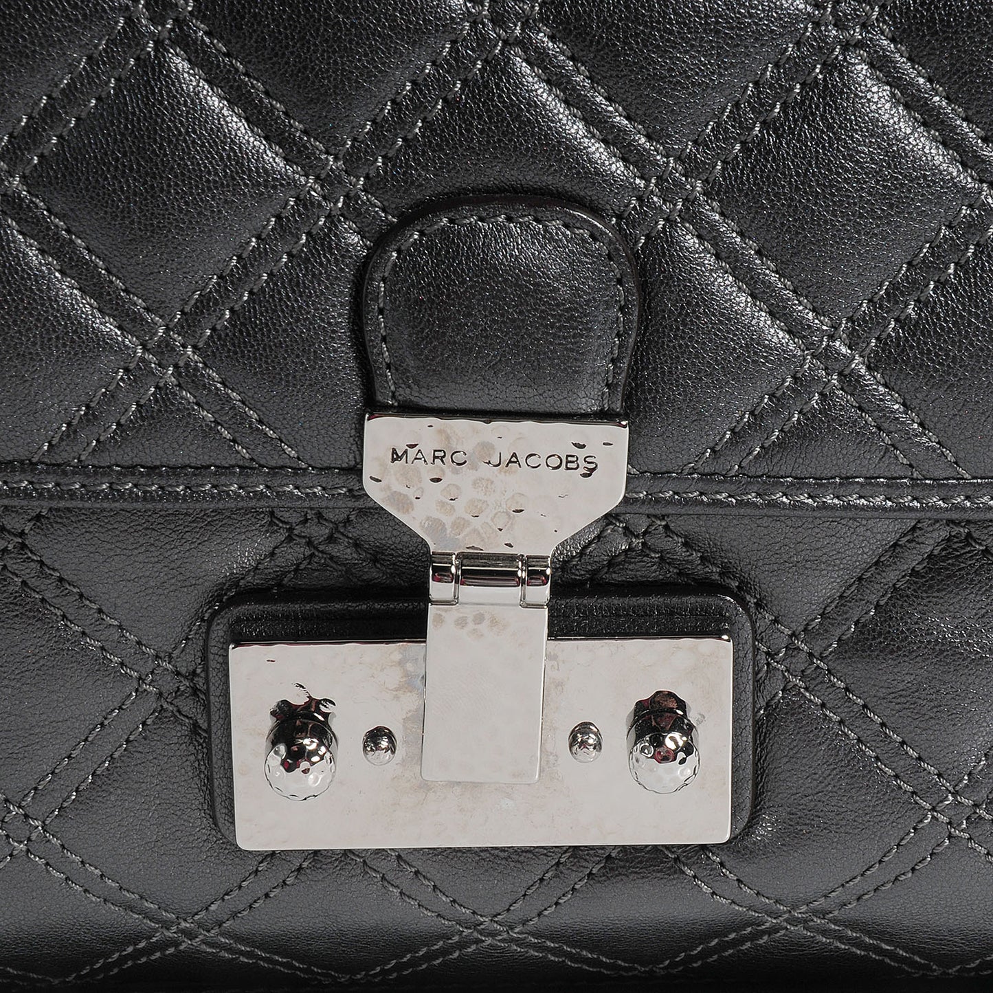 Lacquered Lambskin Baroque The XL Single Flap Pearl Anthracite