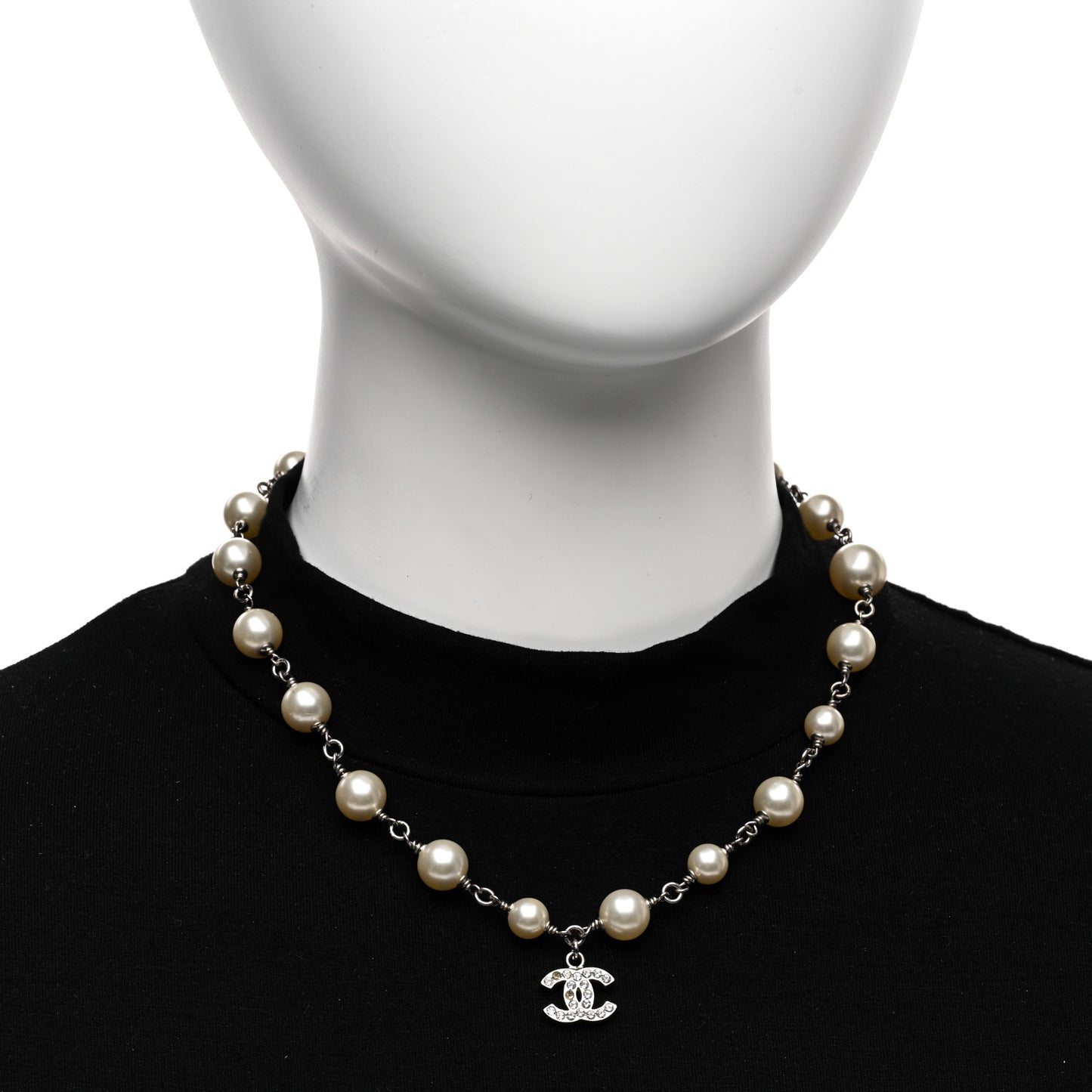 Pearl Crystal CC Pendant Short Necklace Silver White