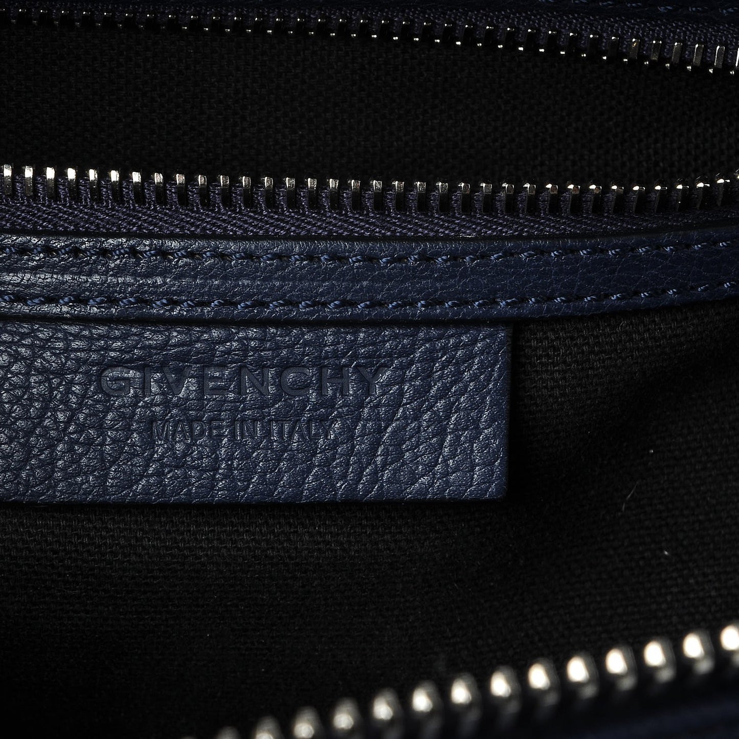 Sugar Goatskin Medium Antigona Navy