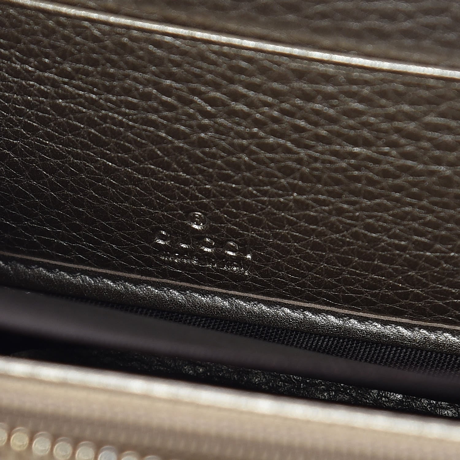 Gucci Metallic Pebbled Calfskin Soho Zip Around Wallet Golden Beige 6 of 9