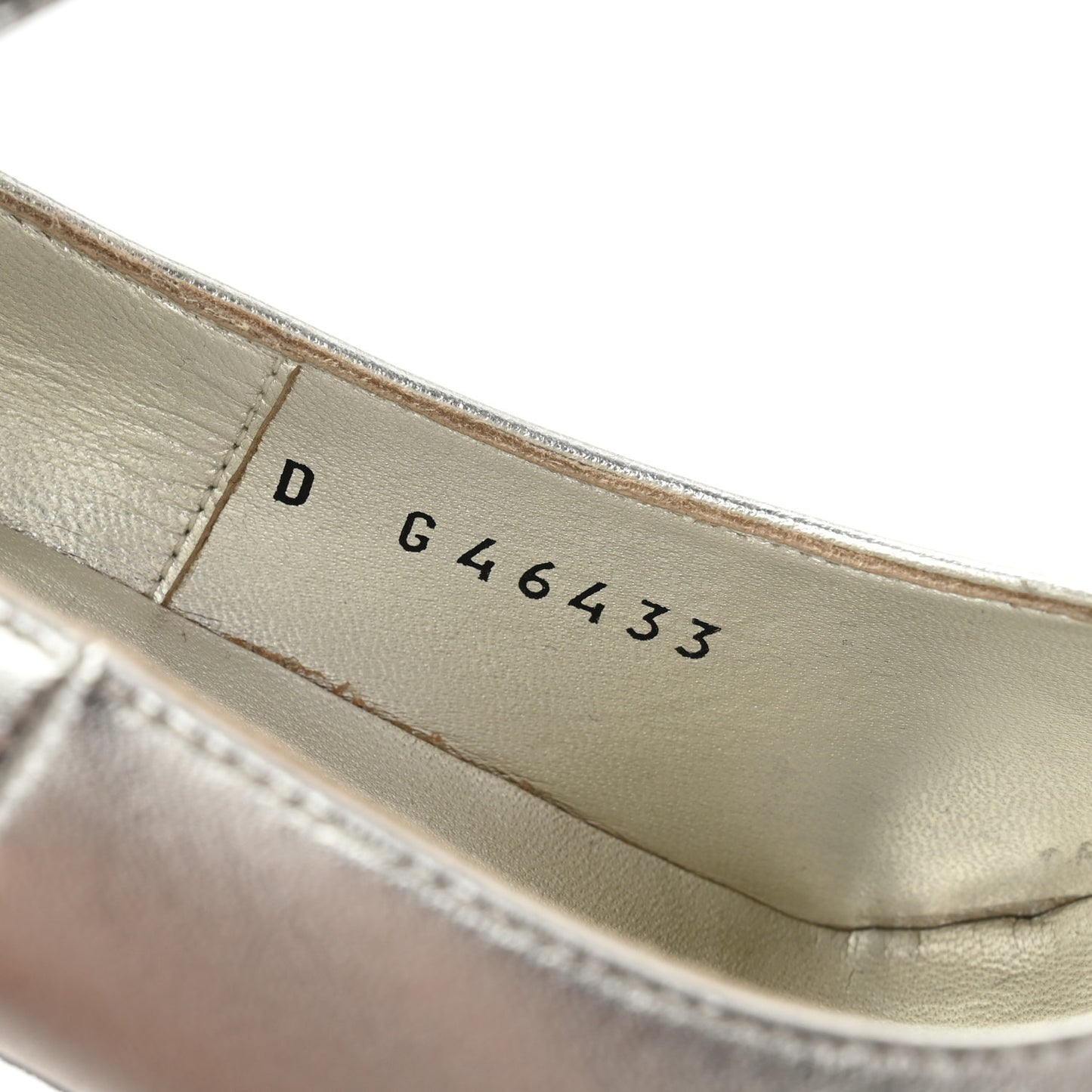 Laminated Lambskin Grosgrain Cap Toe CC Mary Jane Pumps 37 Silver Black