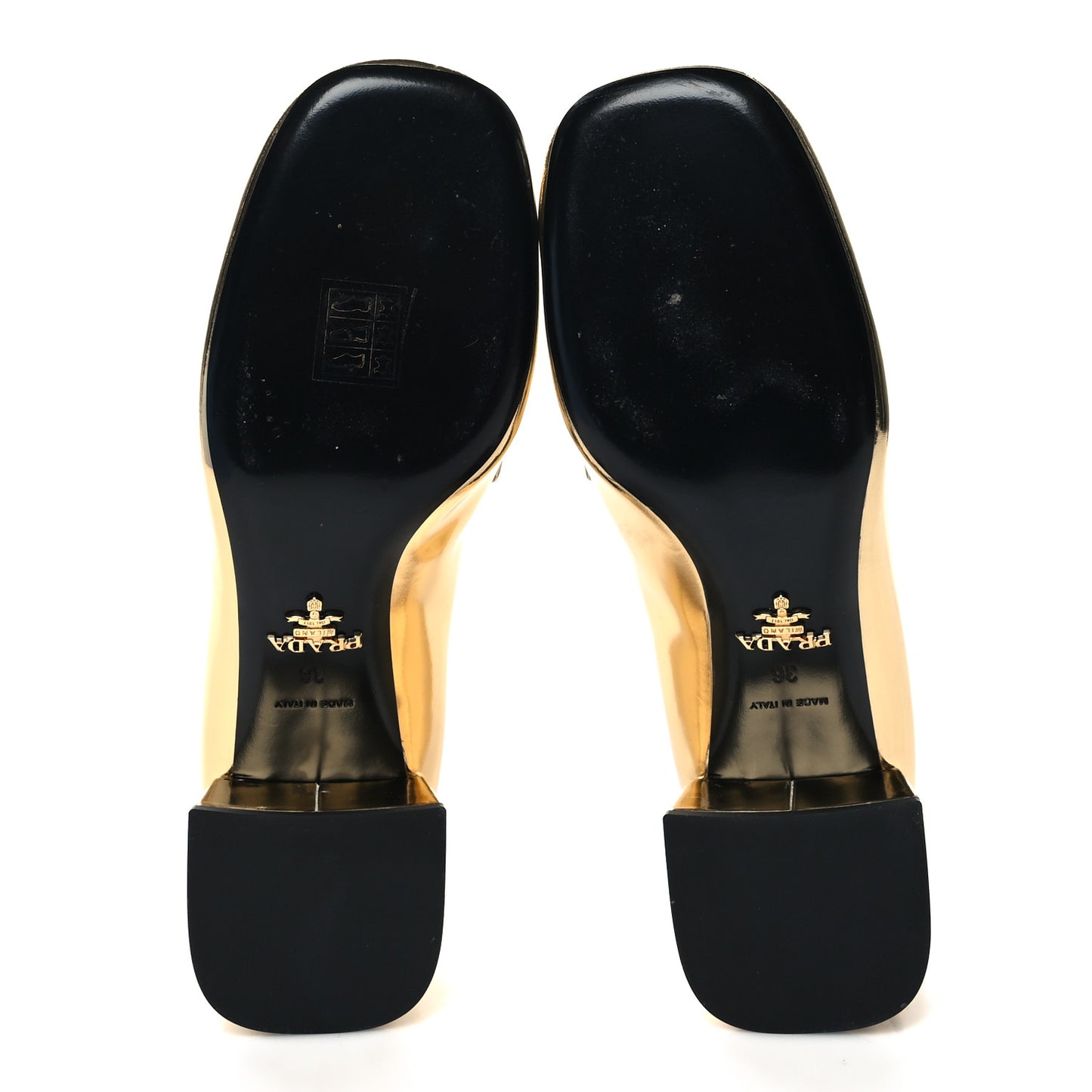 Metallic Patent Metal Triangle Logo 45mm Loafer Pumps 36 Platino