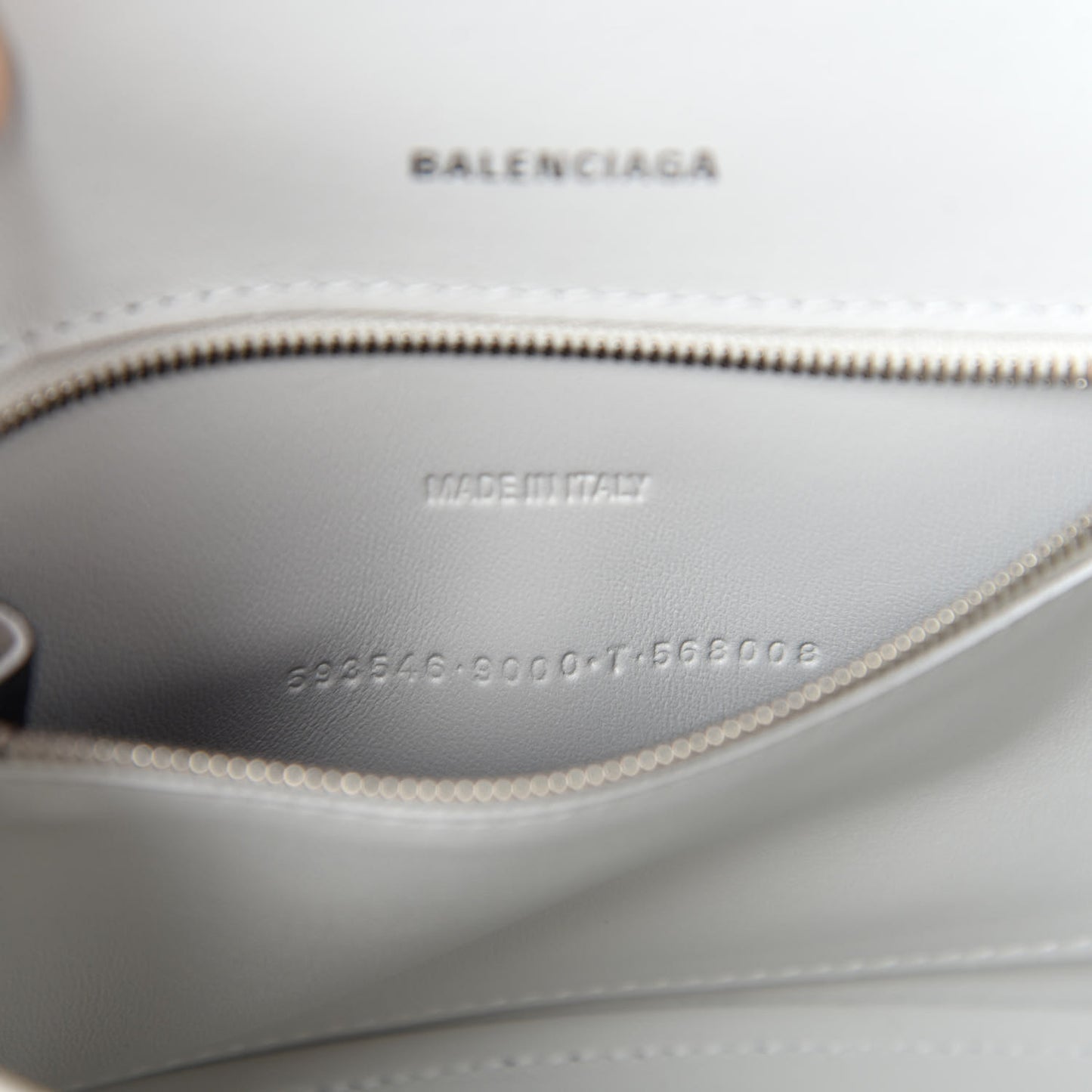 Shiny Box Calfskin Tonal B Small Hourglass Top Handle Bag White