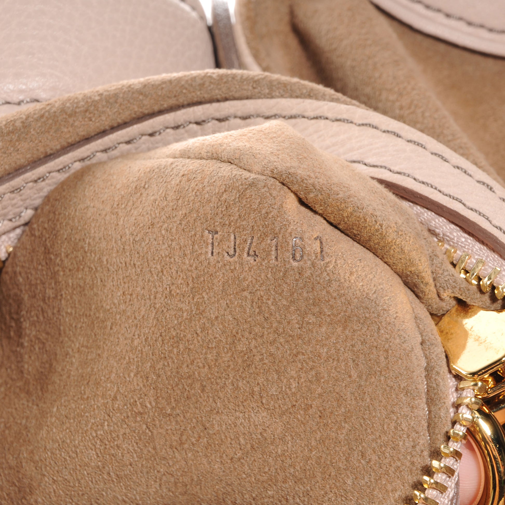 Louis Vuitton Mahina XL Sandy 7 of 7