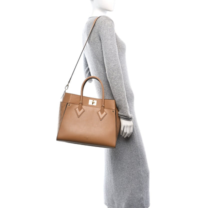 Louis Vuitton Mahina On My Side GM Arizona Beige 3 of 10