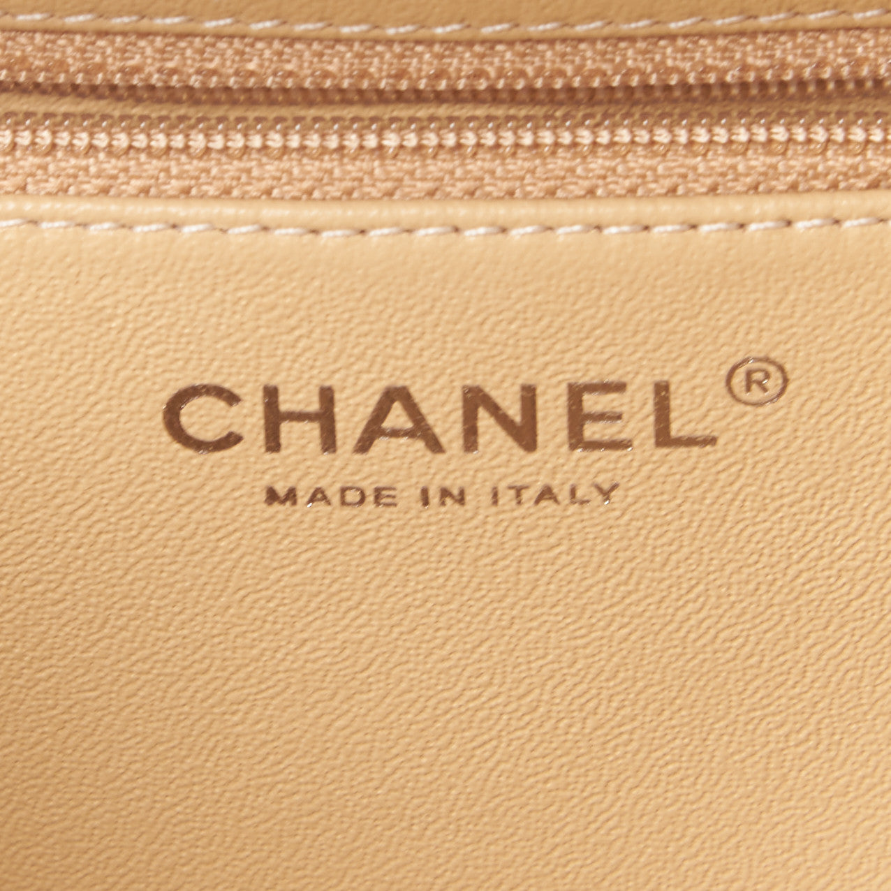 Chanel Raffia Calfskin CC Filigree Vanity Case White 9 of 10