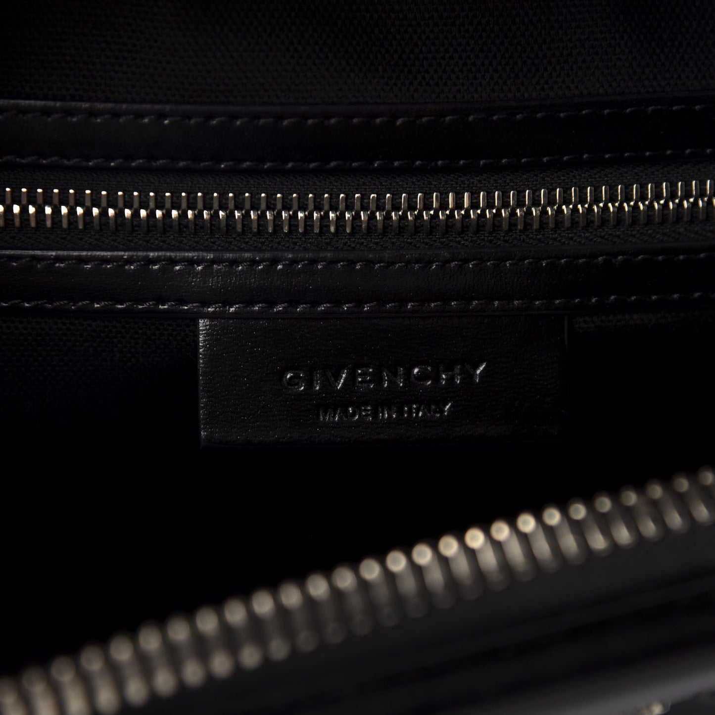 Shiny Lord Calfskin Small Antigona Black