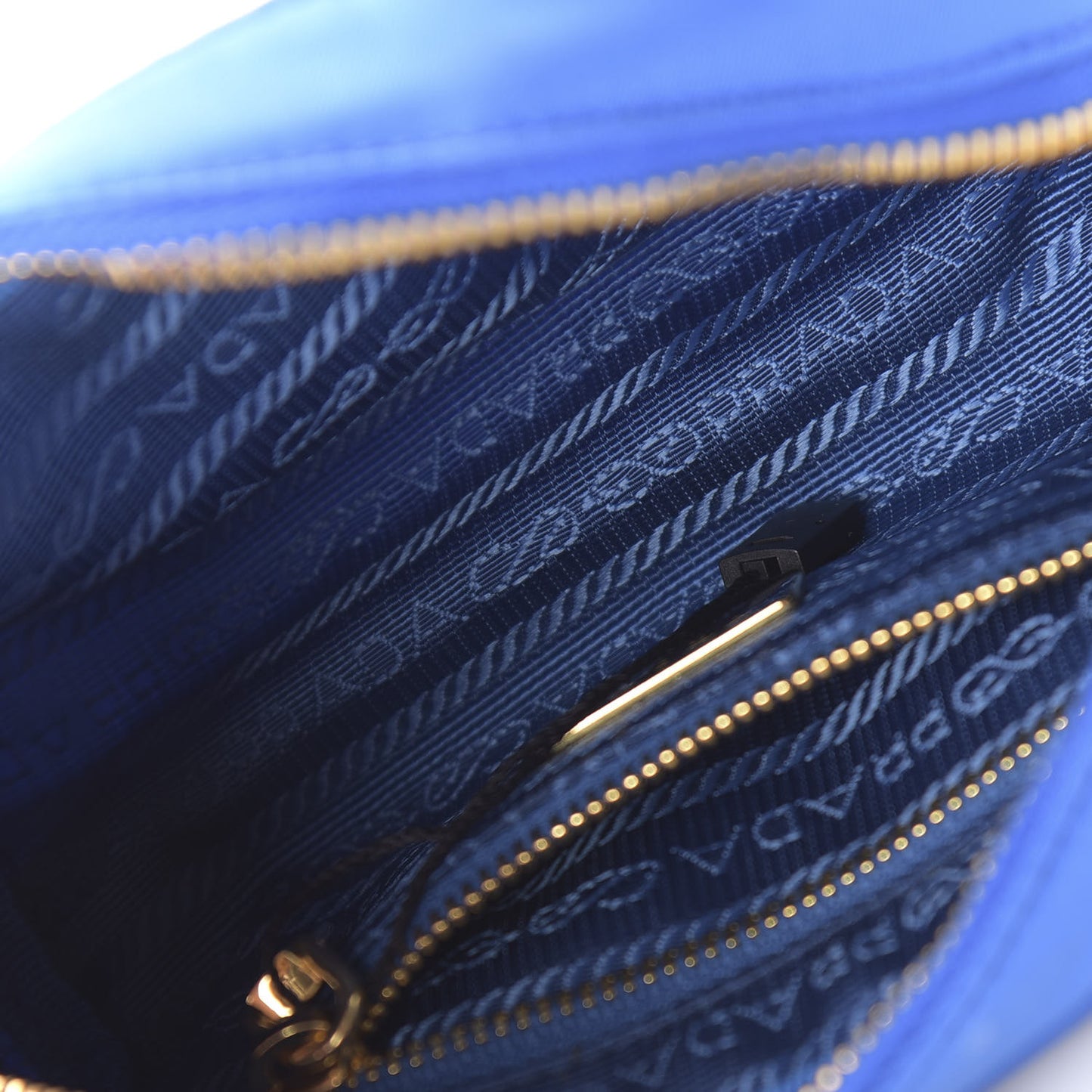 Tessuto Nylon Saffiano Wristlet Azzurro
