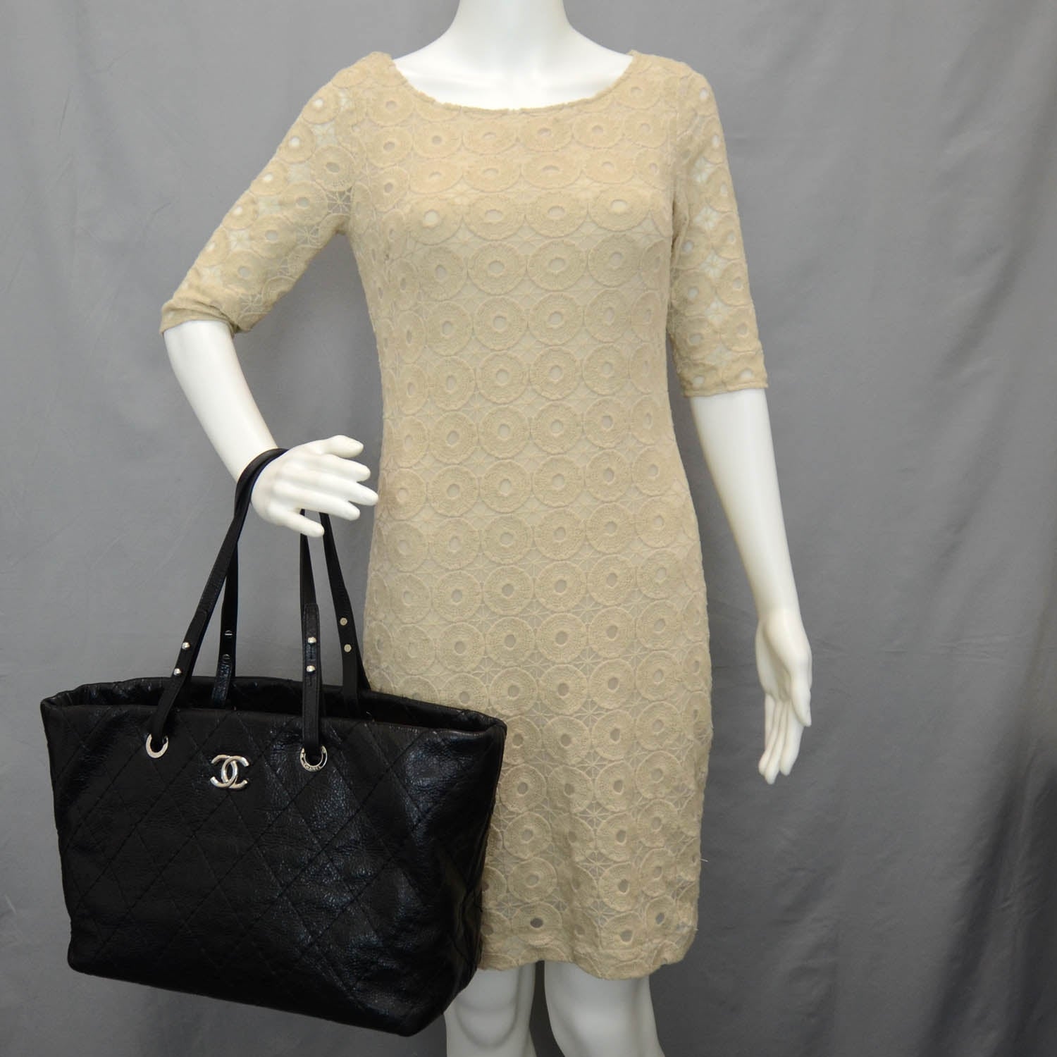 Chanel Glazed Calfskin Large On The Road Tote Black 2 of 10