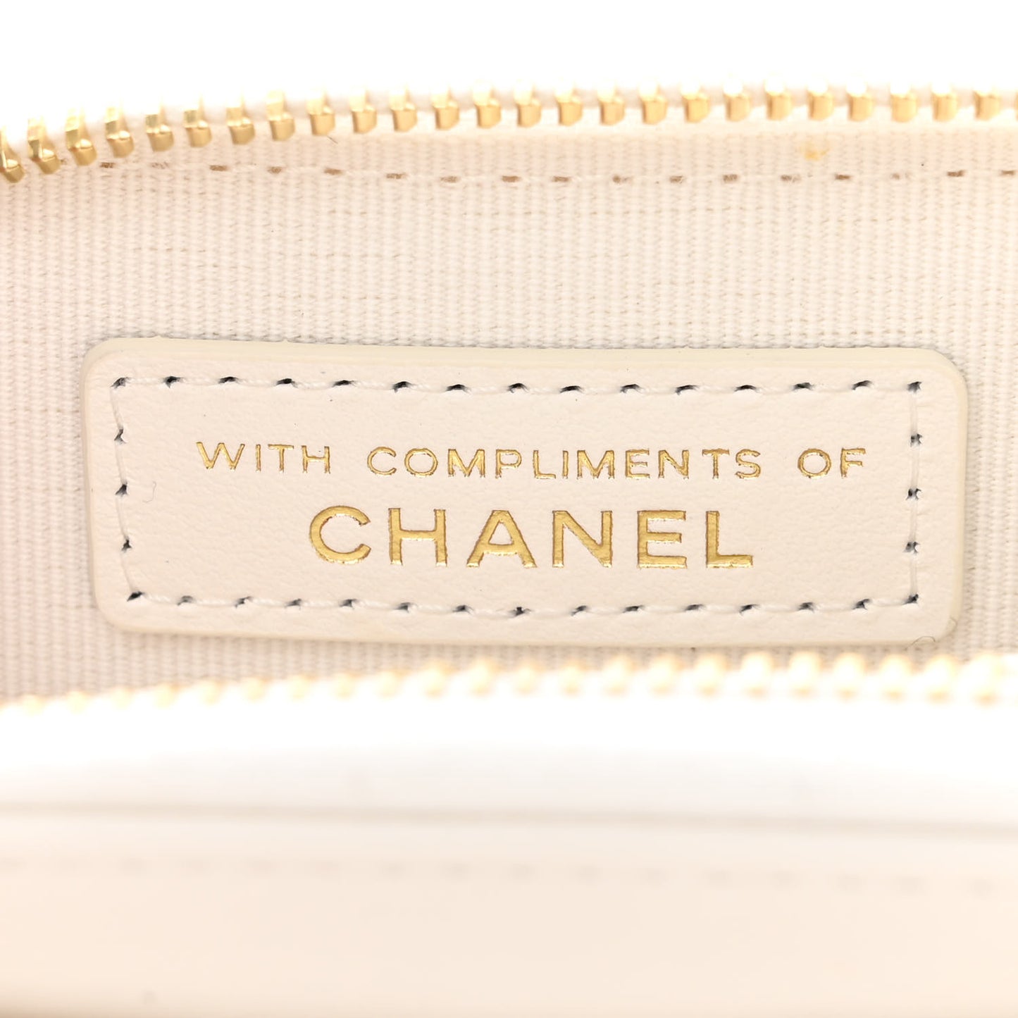 Tweed Quilted Bow Flap Card Holder On Chain White