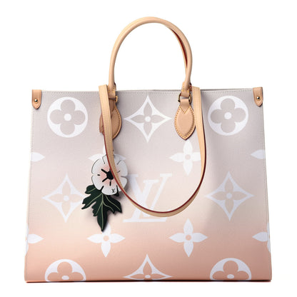 Louis Vuitton Monogram Giant By The Pool Onthego GM Brume 1 of 4