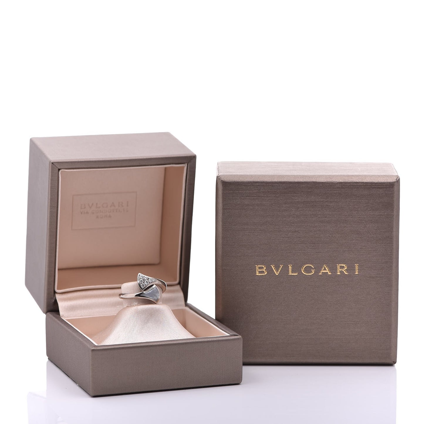 18K White Gold Diamond Mother of Pearl Dream Ring