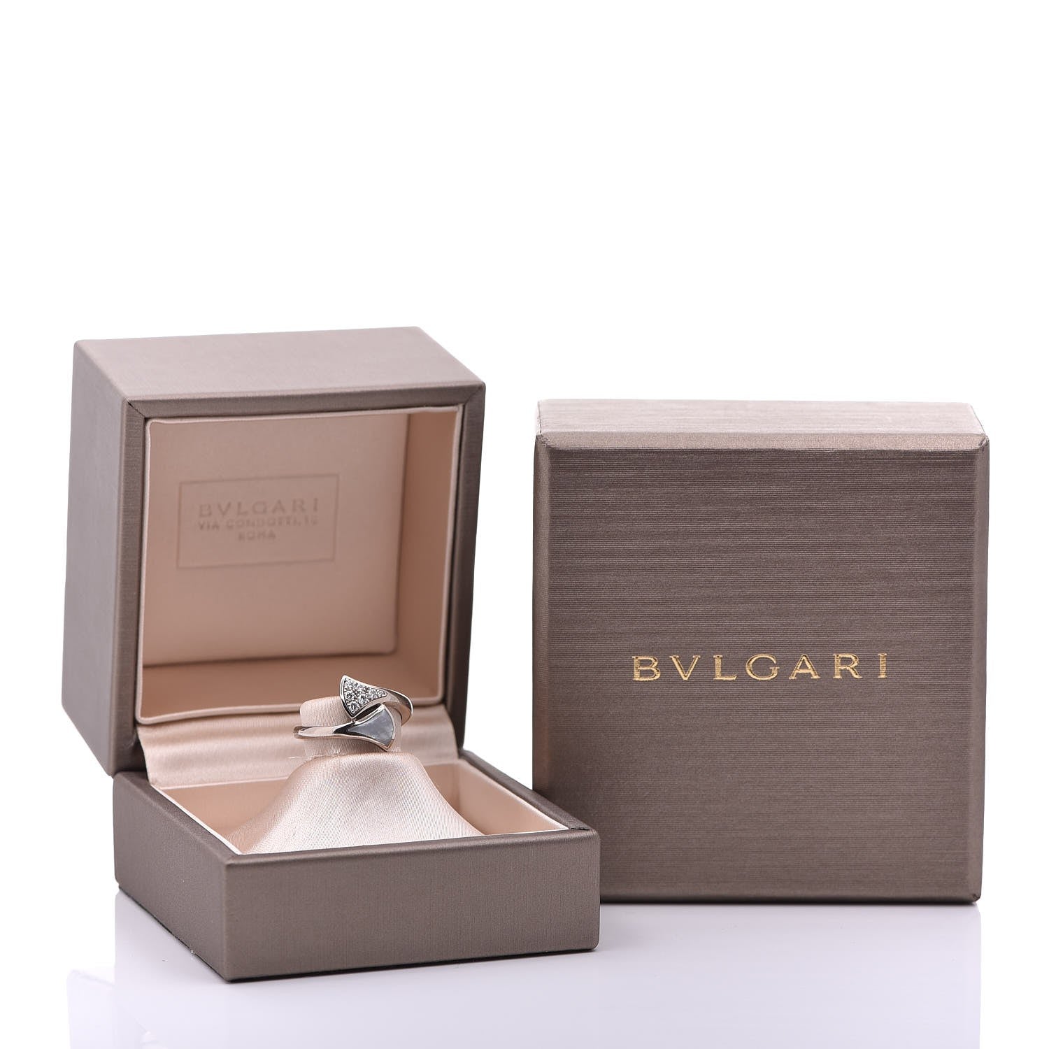 Bulgari 18K White Gold Diamond Mother of Pearl Dream Ring 6 of 6