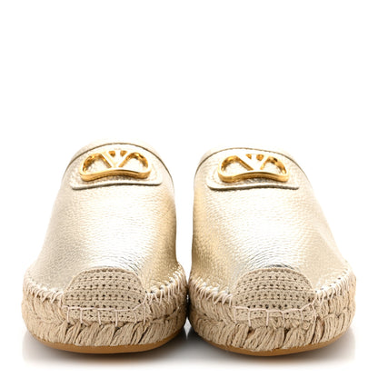 Valentino Garavani Metallic Pebbled Calfskin Vlogo Espadrille Mules 39 Platino 3 of 10