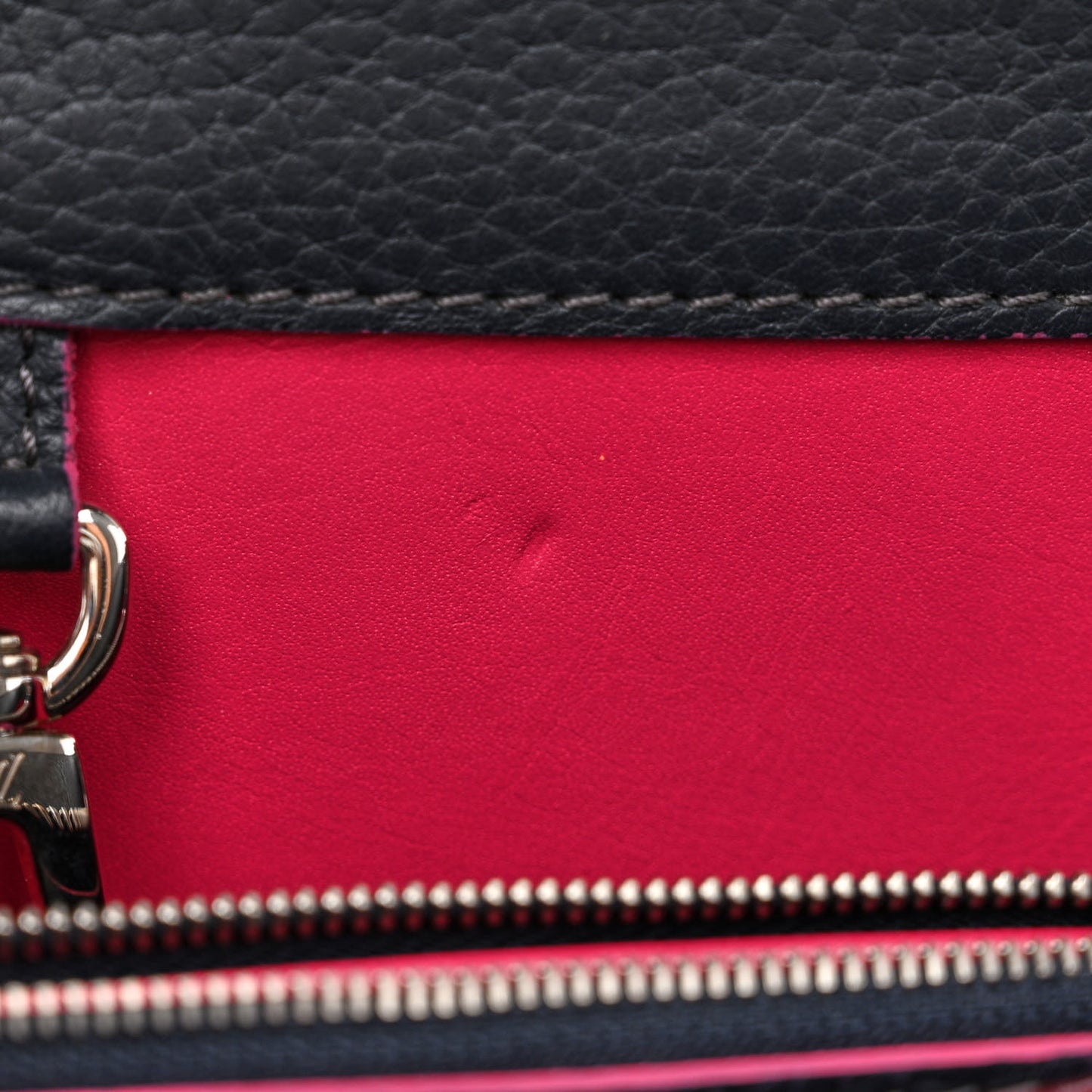 Taurillon Capucines MM Black Fuchsia