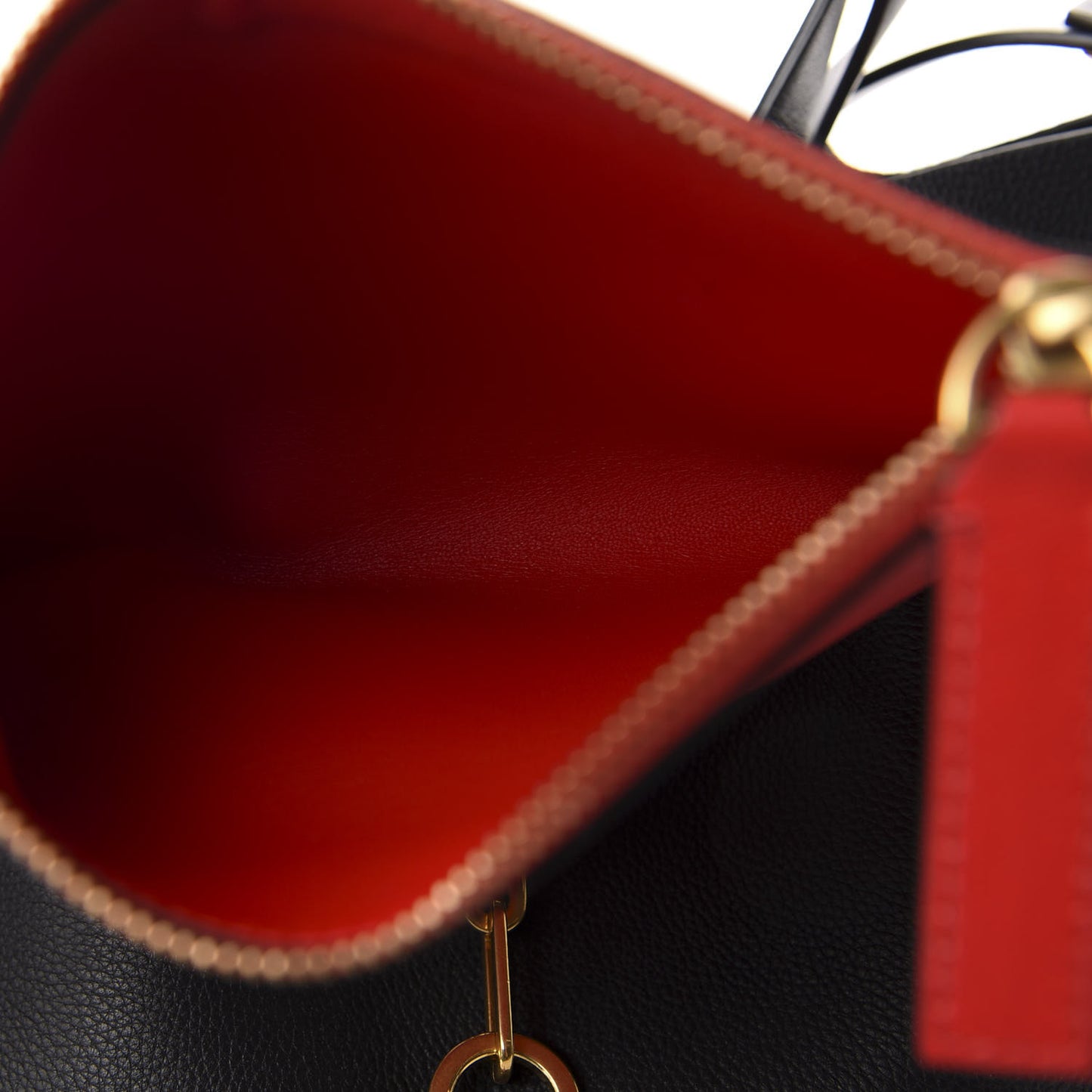 Grainy Calfskin Medium VLogo Escape Shopper Black