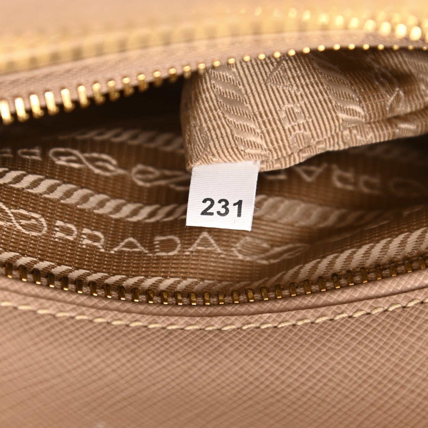 Saffiano Lux Medium Promenade Tote Cammeo