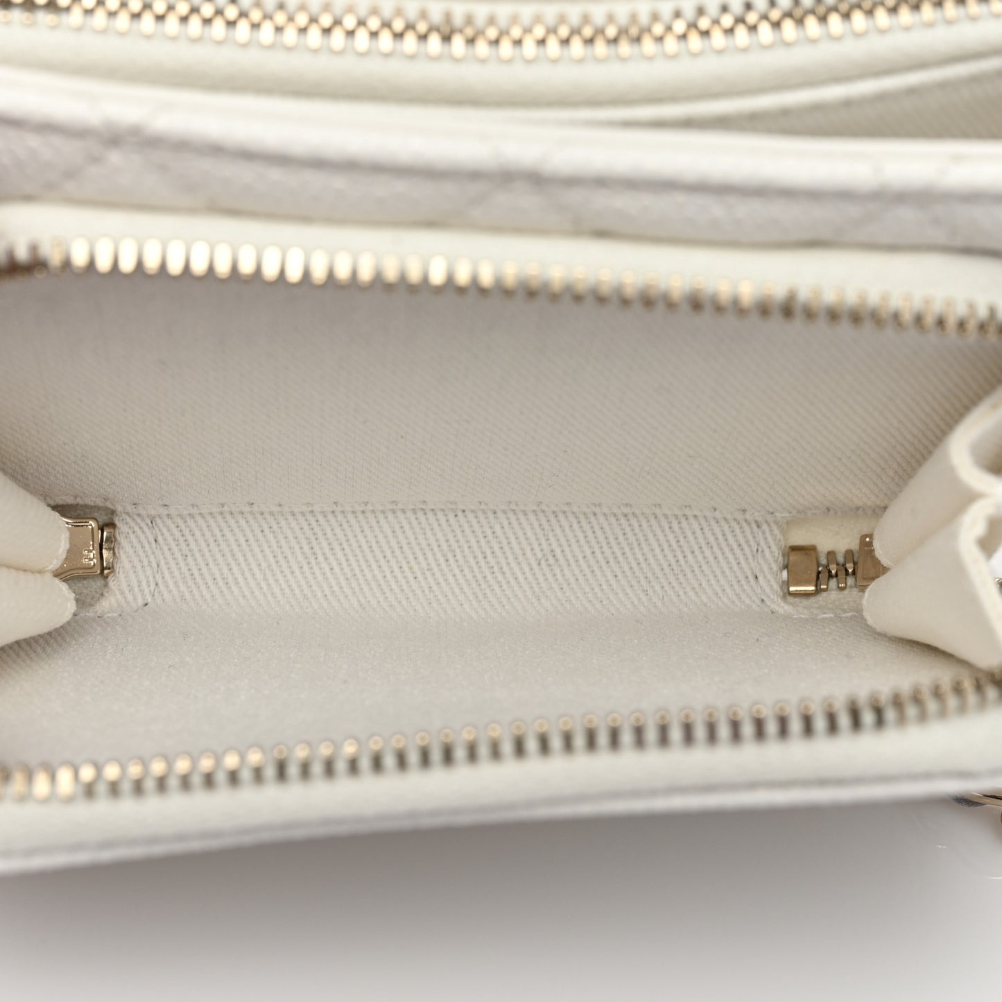 Caviar Quilted Business Affinity Phone Holder With Chain White