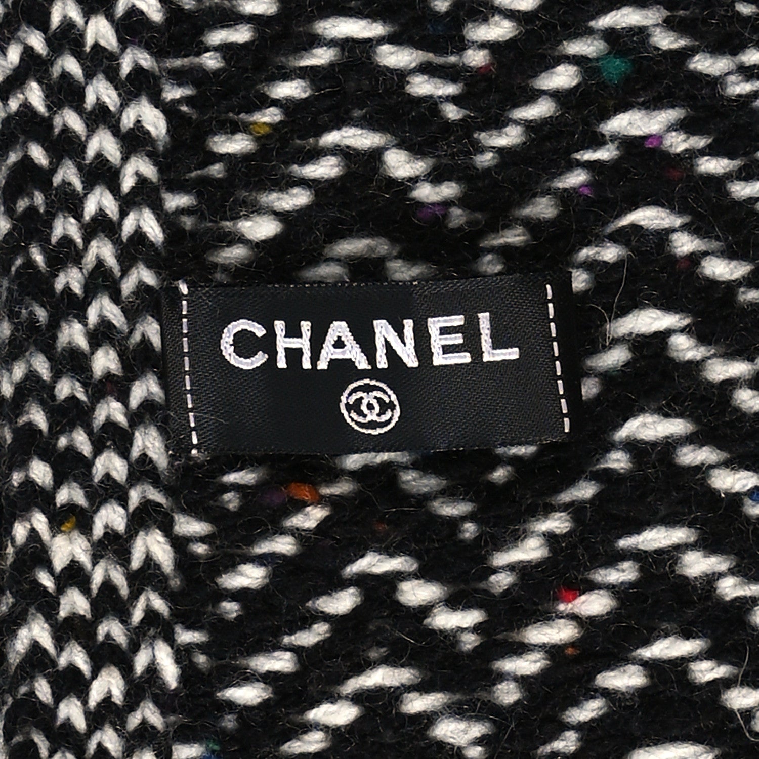 Chanel Cashmere Houndstooth CC Scarf Black White 3 of 4