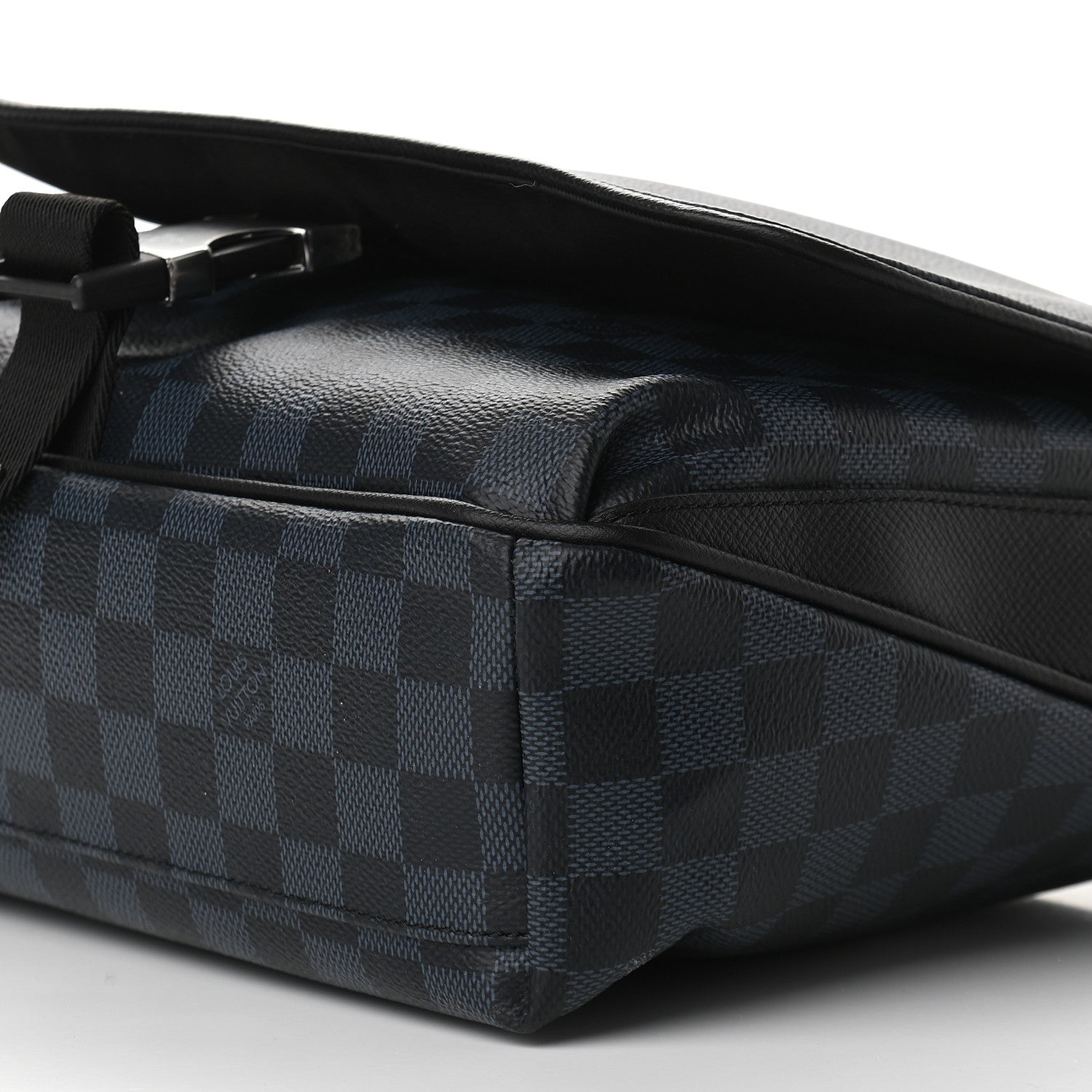 Louis Vuitton Damier Cobalt Matchpoint Messenger 9 of 9