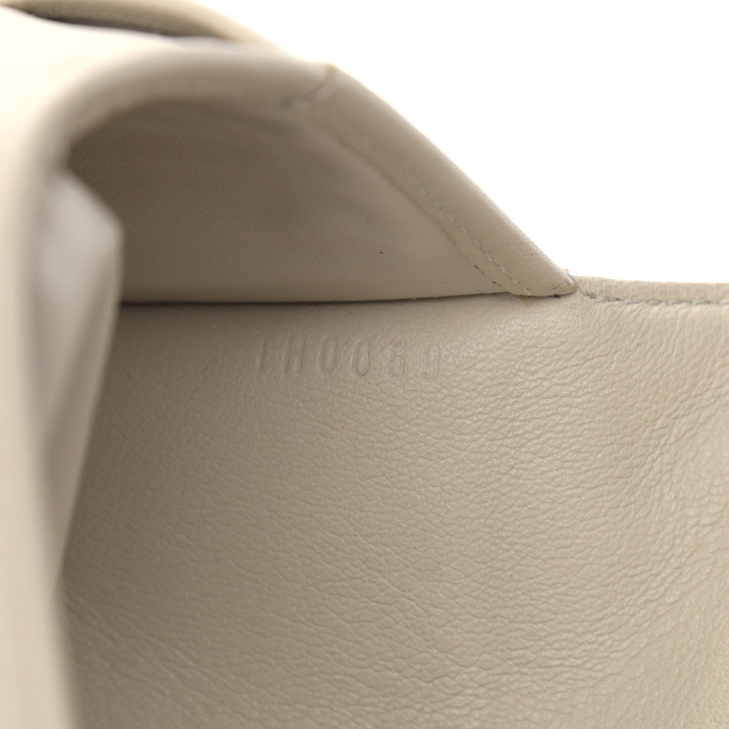 Louis Vuitton Mahina Amelia Wallet Poudre 7 of 13