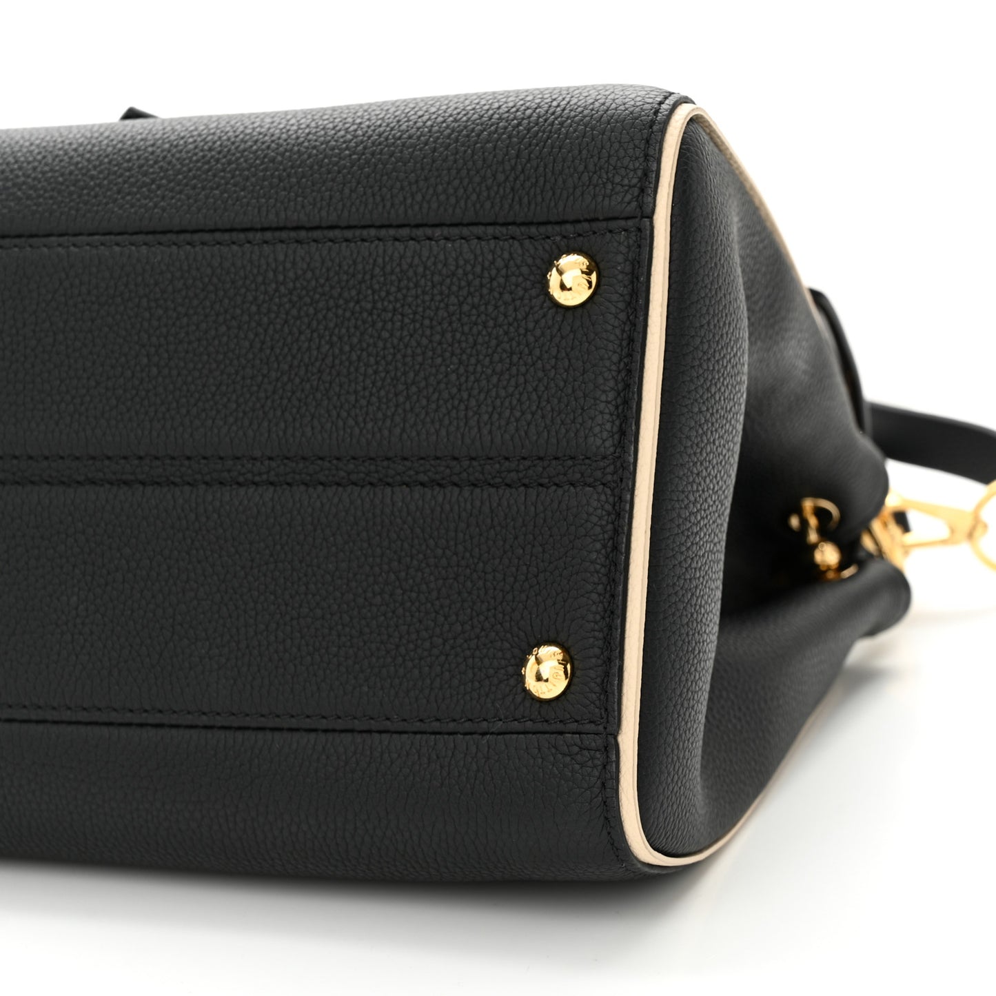 Monogram Double V Black