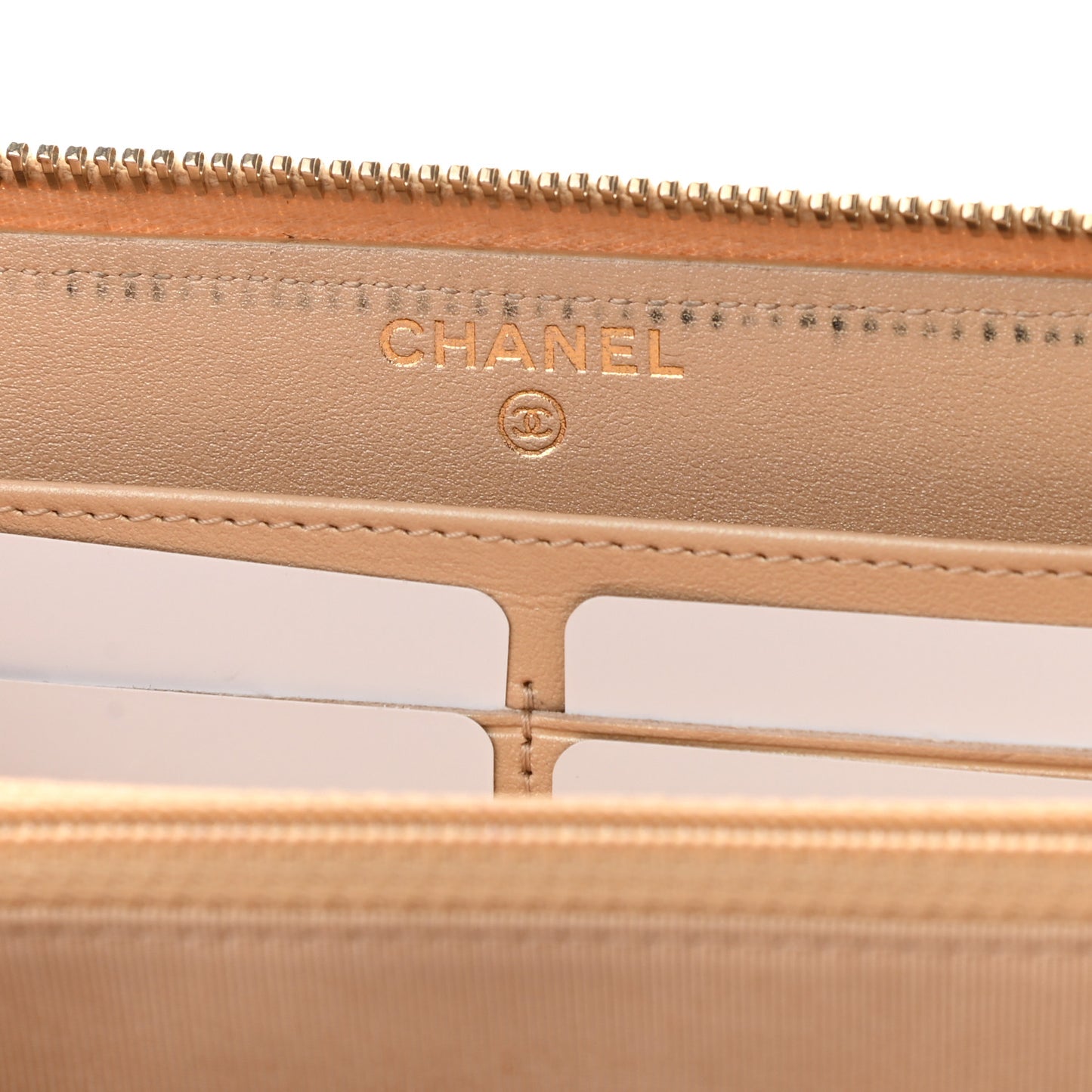 Iridescent Caviar Quilted Large Gusset Zip Around Wallet Beige Clair