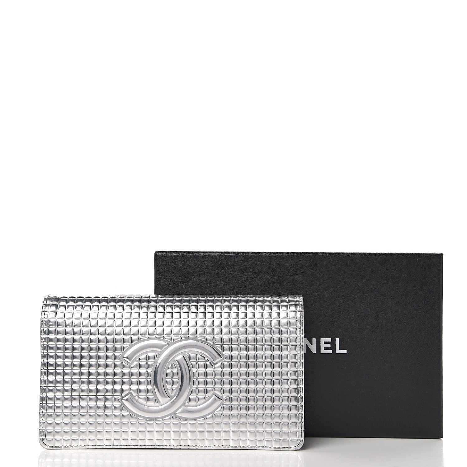 Chanel Metallic Patent Calfskin Embossed CC Yen Wallet Silver 10 of 10