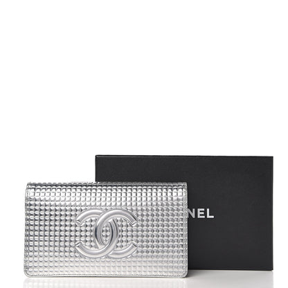 Chanel Metallic Patent Calfskin Embossed CC Yen Wallet Silver 10 of 10