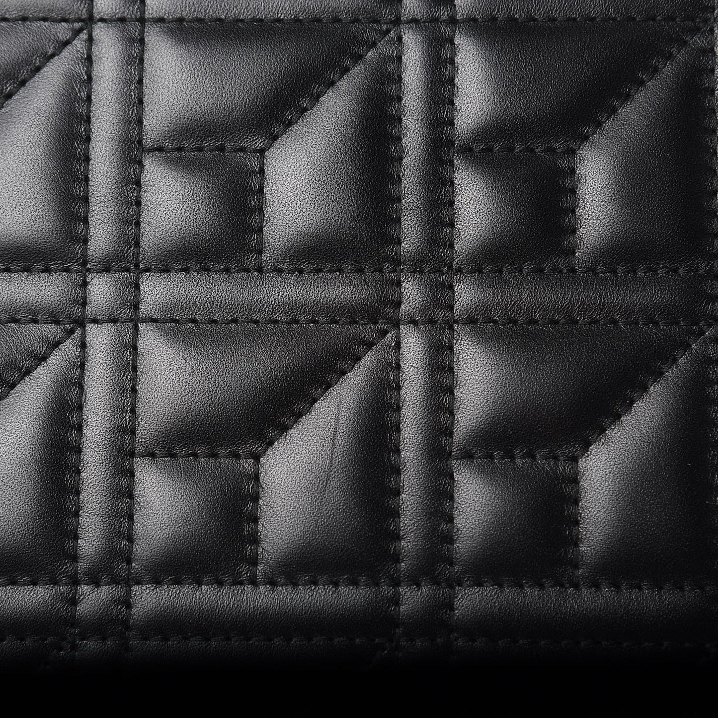 Calfskin Matelasse Mini Pearly GG Marmont Chain Wallet Black