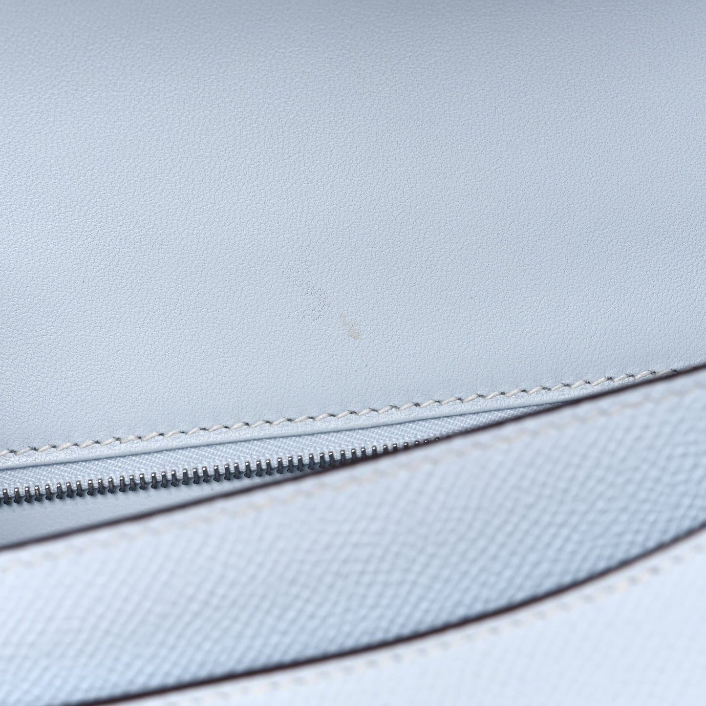 Epsom Constance 24 Bleu Brume