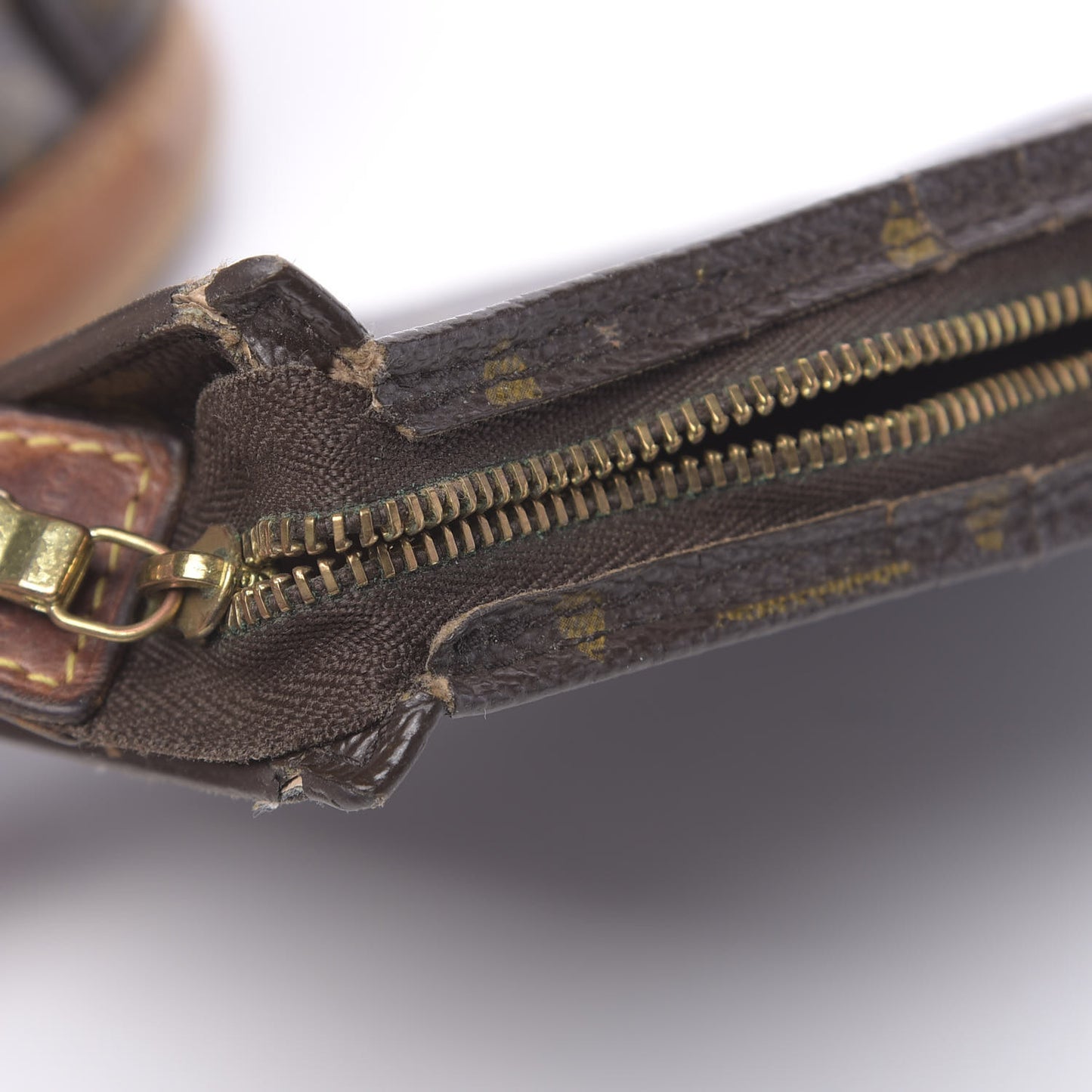 Monogram Petit Bucket 23