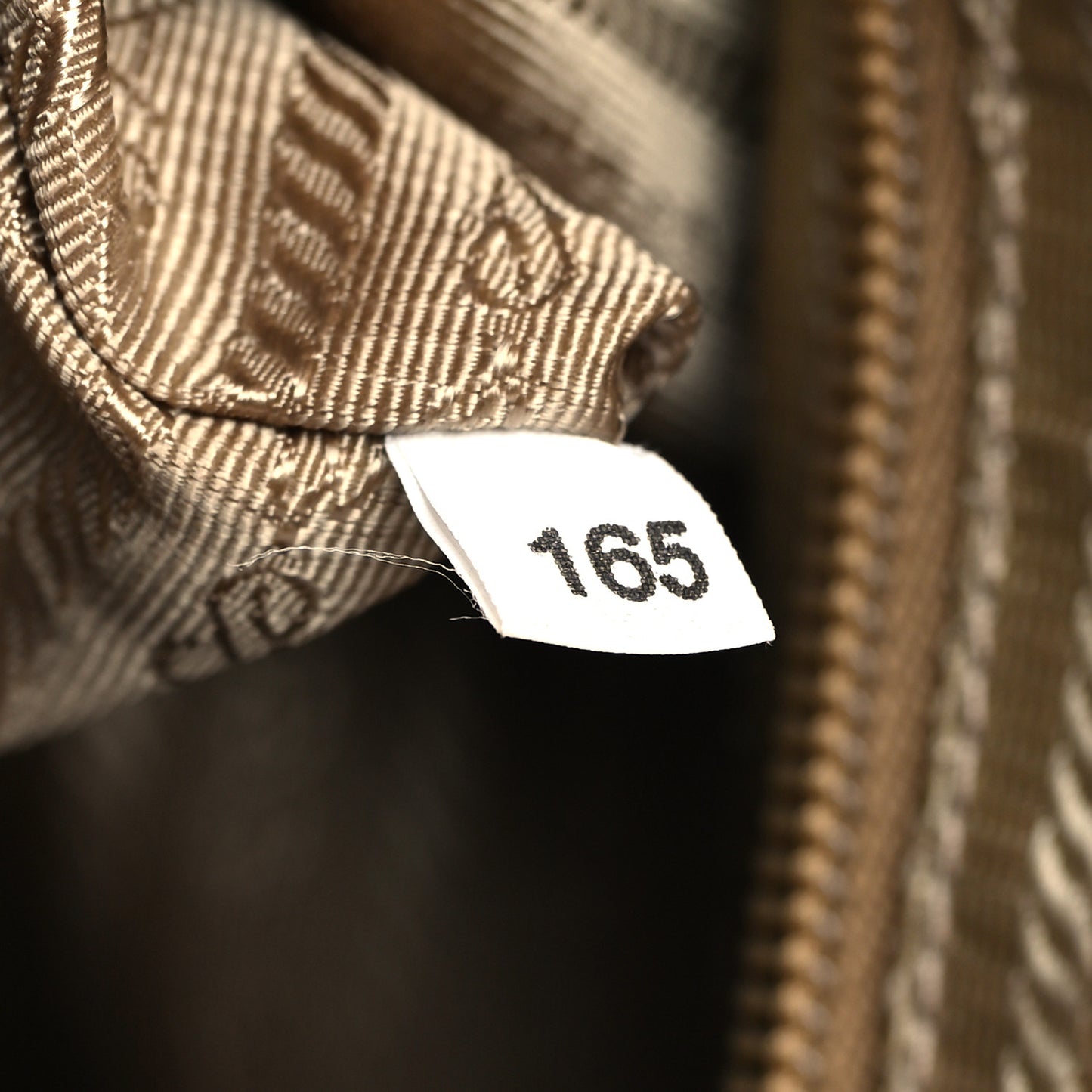 Tessuto Nylon Calfskin Vela Messenger Bag Sesamo