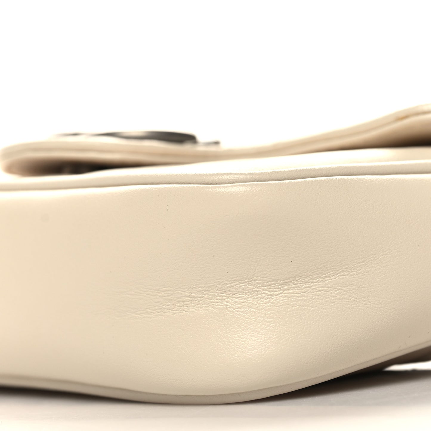 Calfskin Matelasse Aria Super Mini GG Marmont Shoulder Bag Mystic White