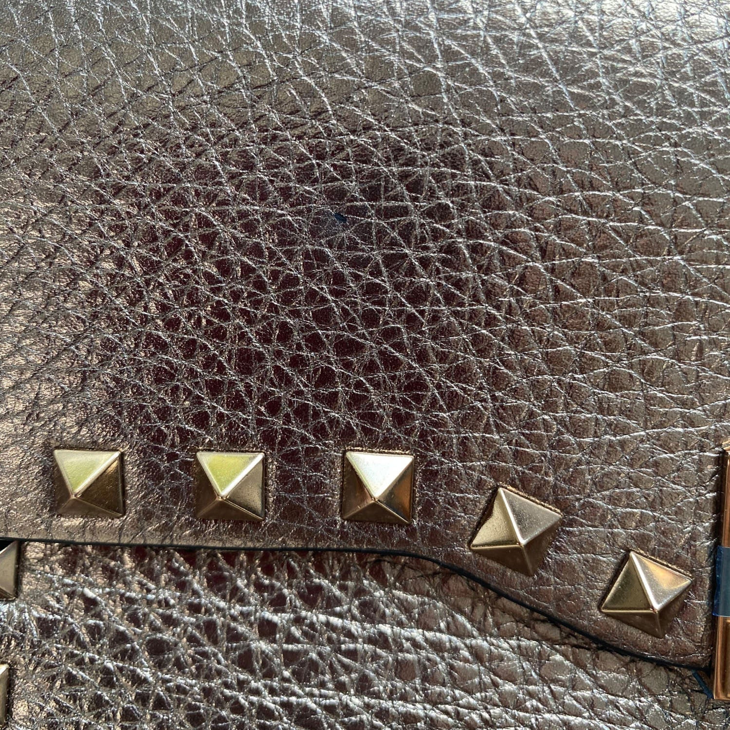 Valentino Garavani Metallic Pebbled Calfskin Medium Rockstud Flip Lock Crossbody Bag Sasso 10 of 12