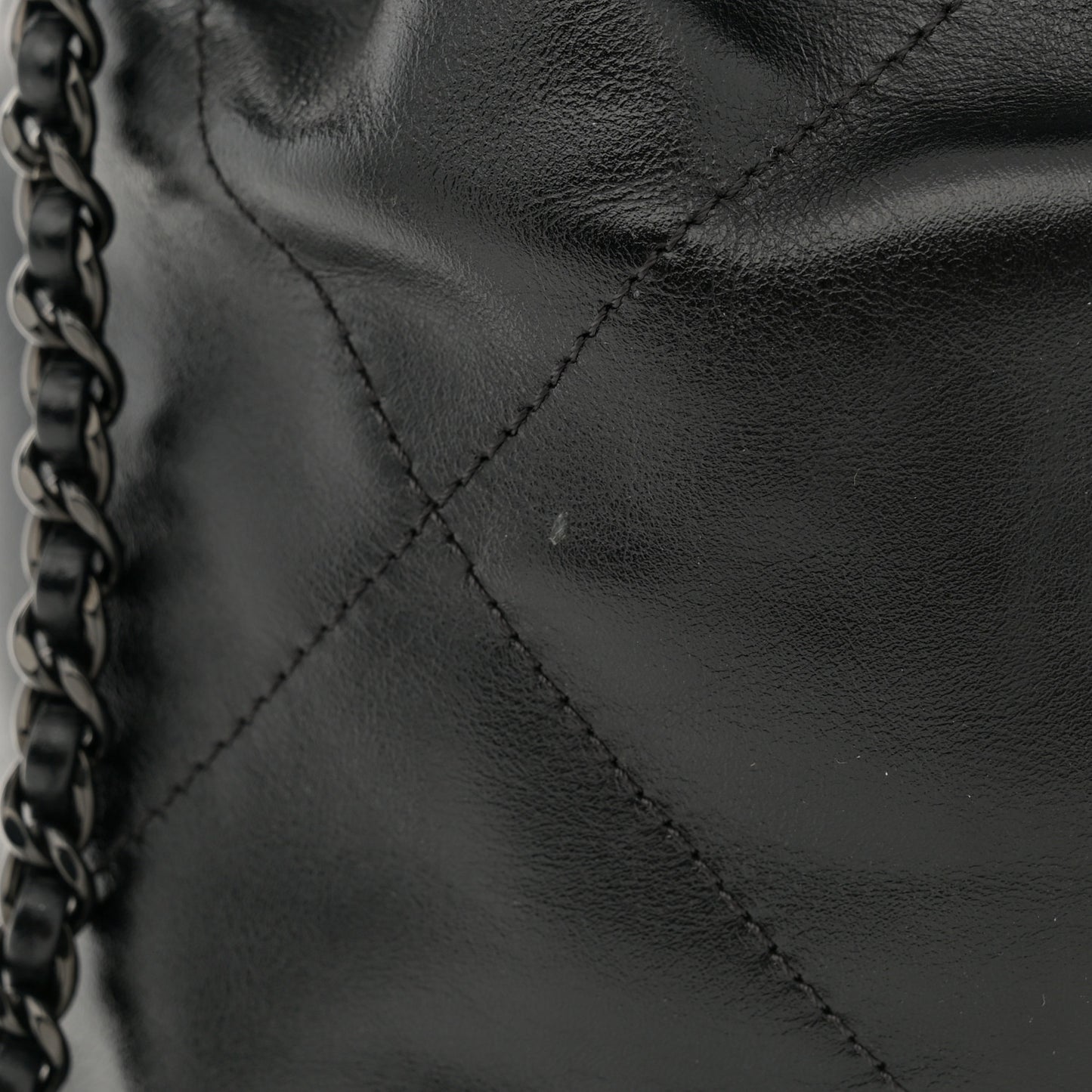 Shiny Calfskin Quilted Mini Chanel 22 So Black