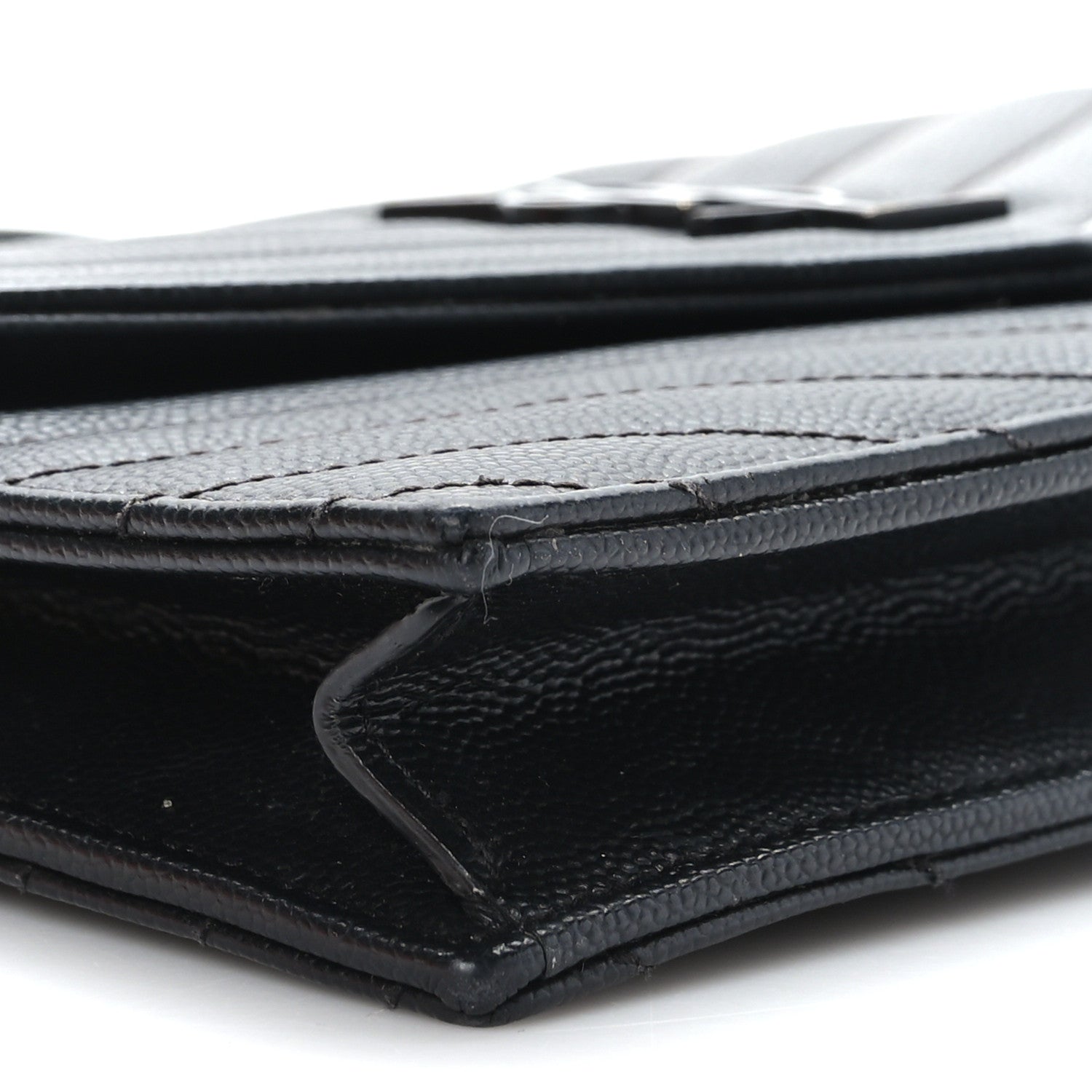Saint Laurent Grain De Poudre Matelasse Chevron Monogram Monochrome Envelope Chain Wallet Black 7 of 9