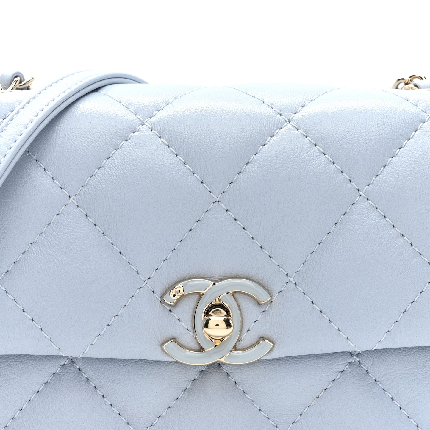 Lambskin Quilted Chain Around Flap Light Grey