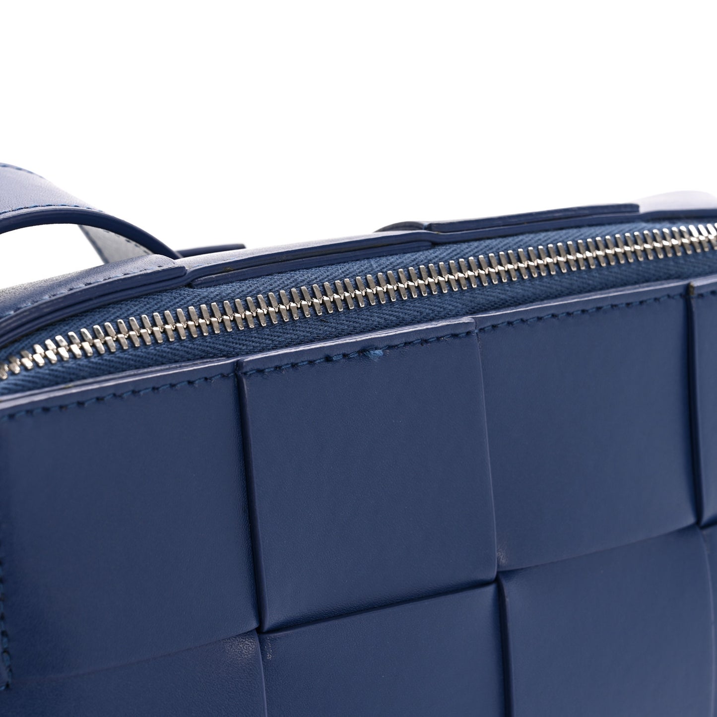Lambskin Maxi Intrecciato Cassette Camera Bag Cruise