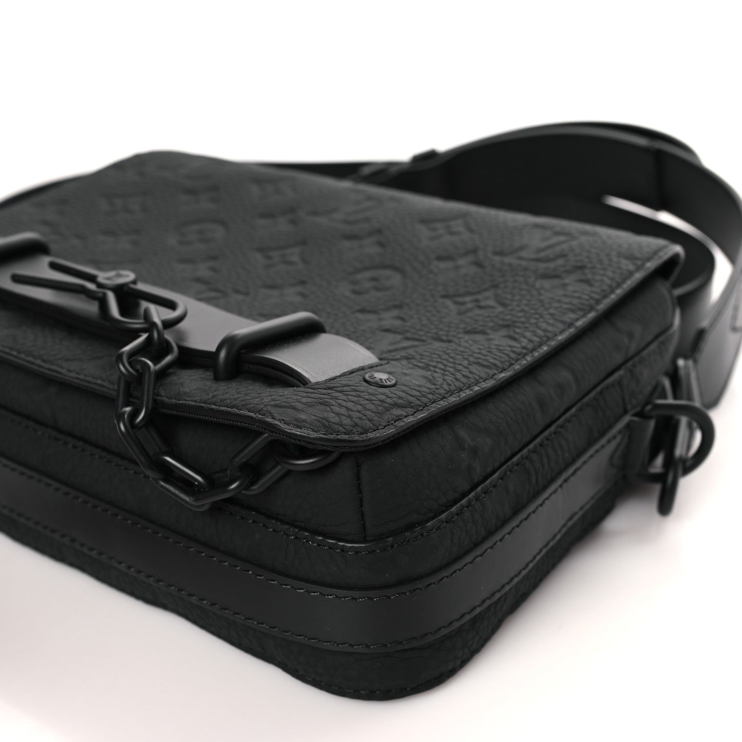 Taurillon Monogram Steamer Messenger Black