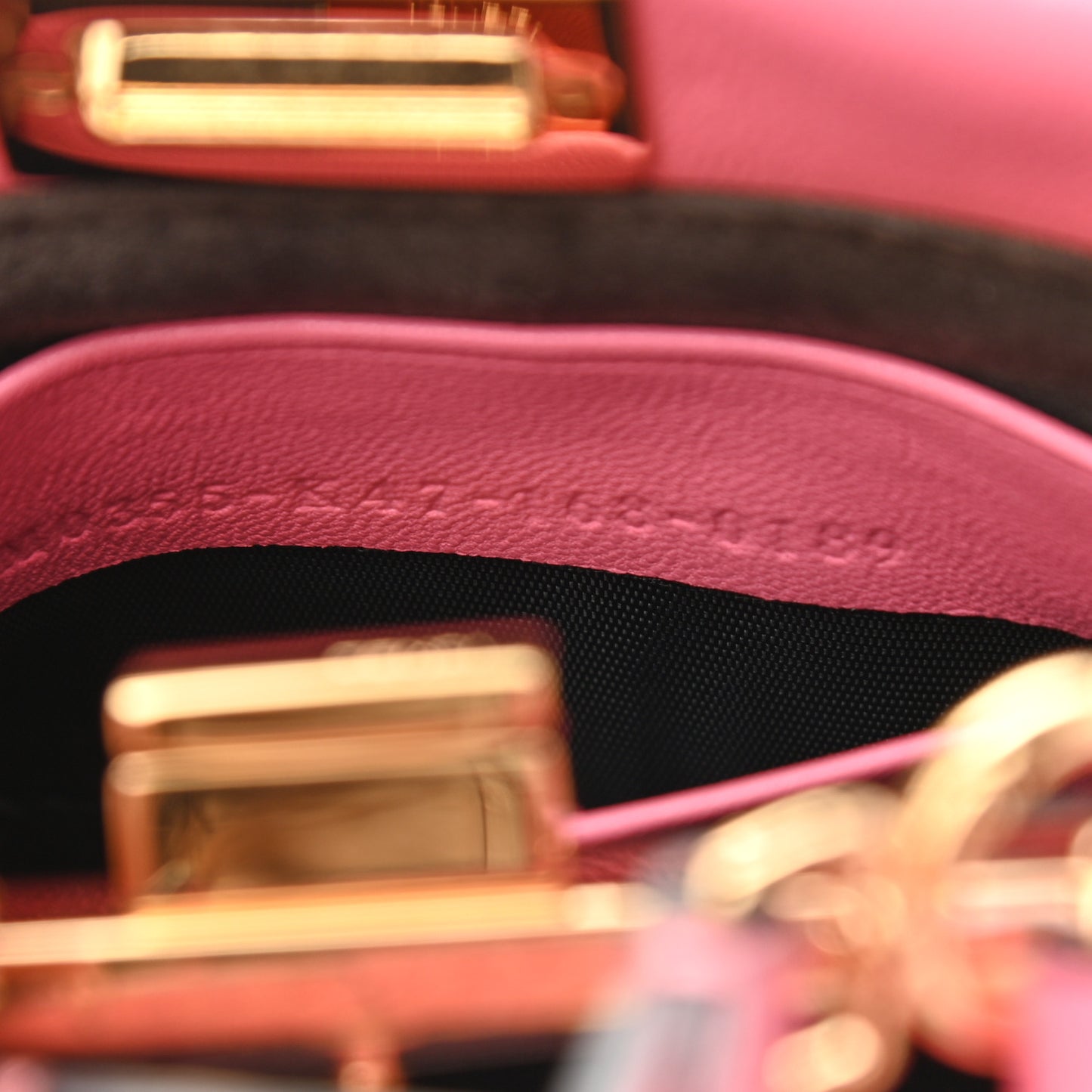 Shiny Nappa Micro Peekaboo Iconic Satchel Rosa Fluo
