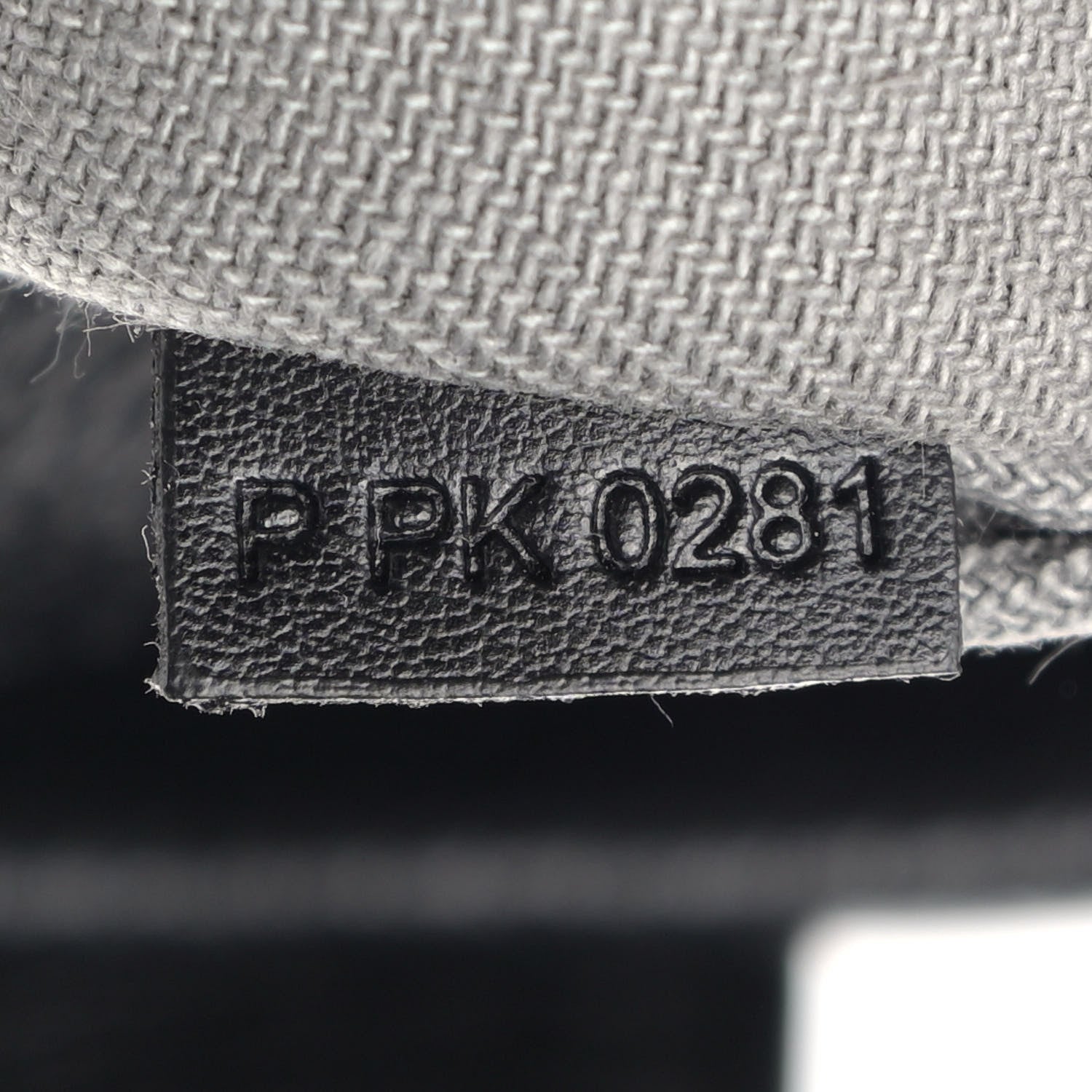 Marc Jacobs Grained Calfskin Medium The Tote Bag Black 8 of 13