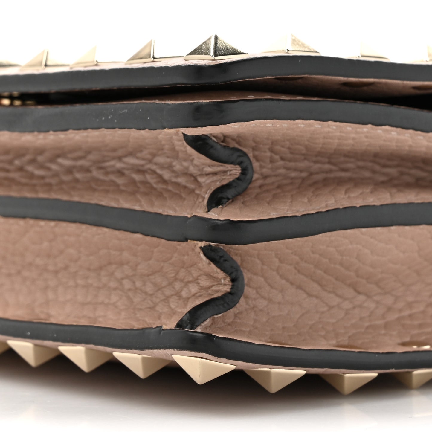 Pebbled Calfskin Rockstud Wallet On Chain Poudre