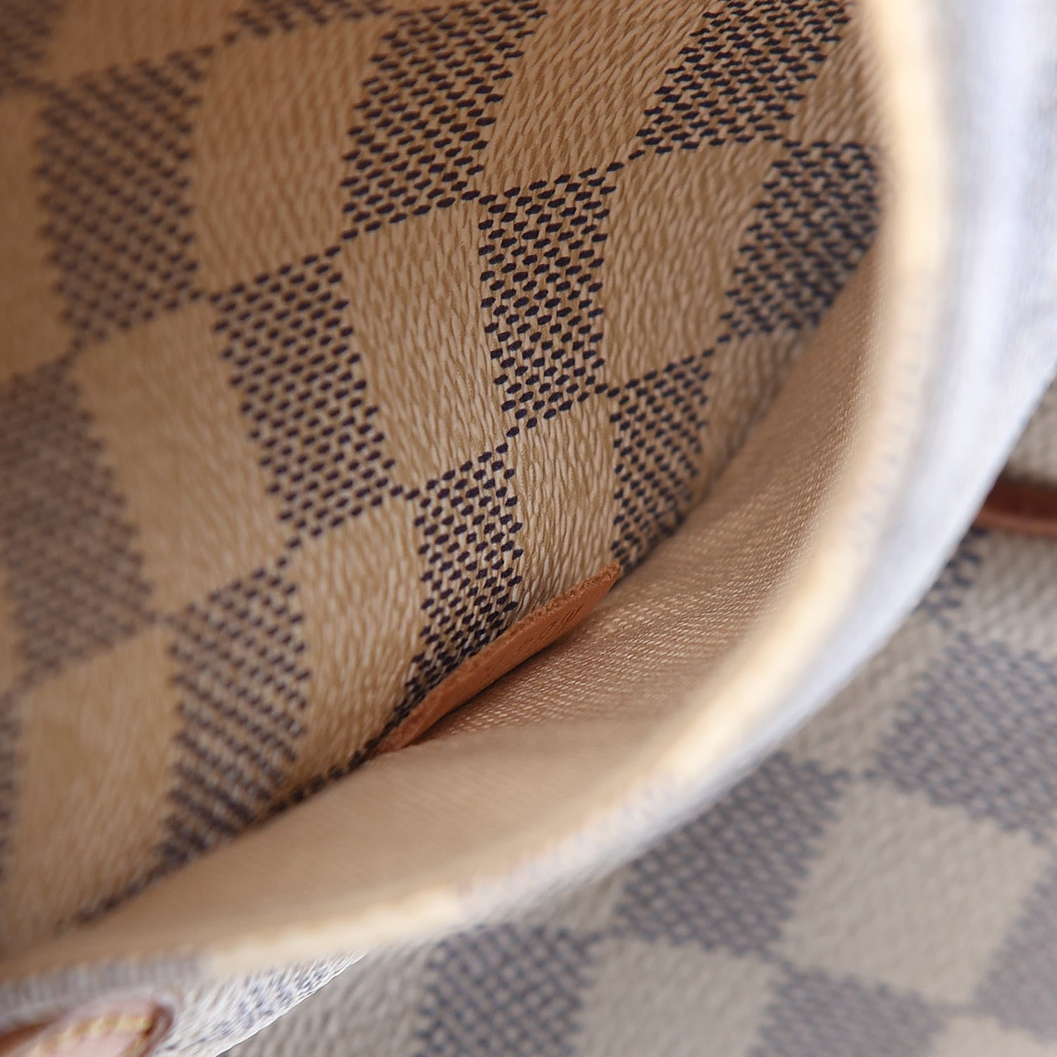 Louis Vuitton Damier Azur Totally MM 9 of 21