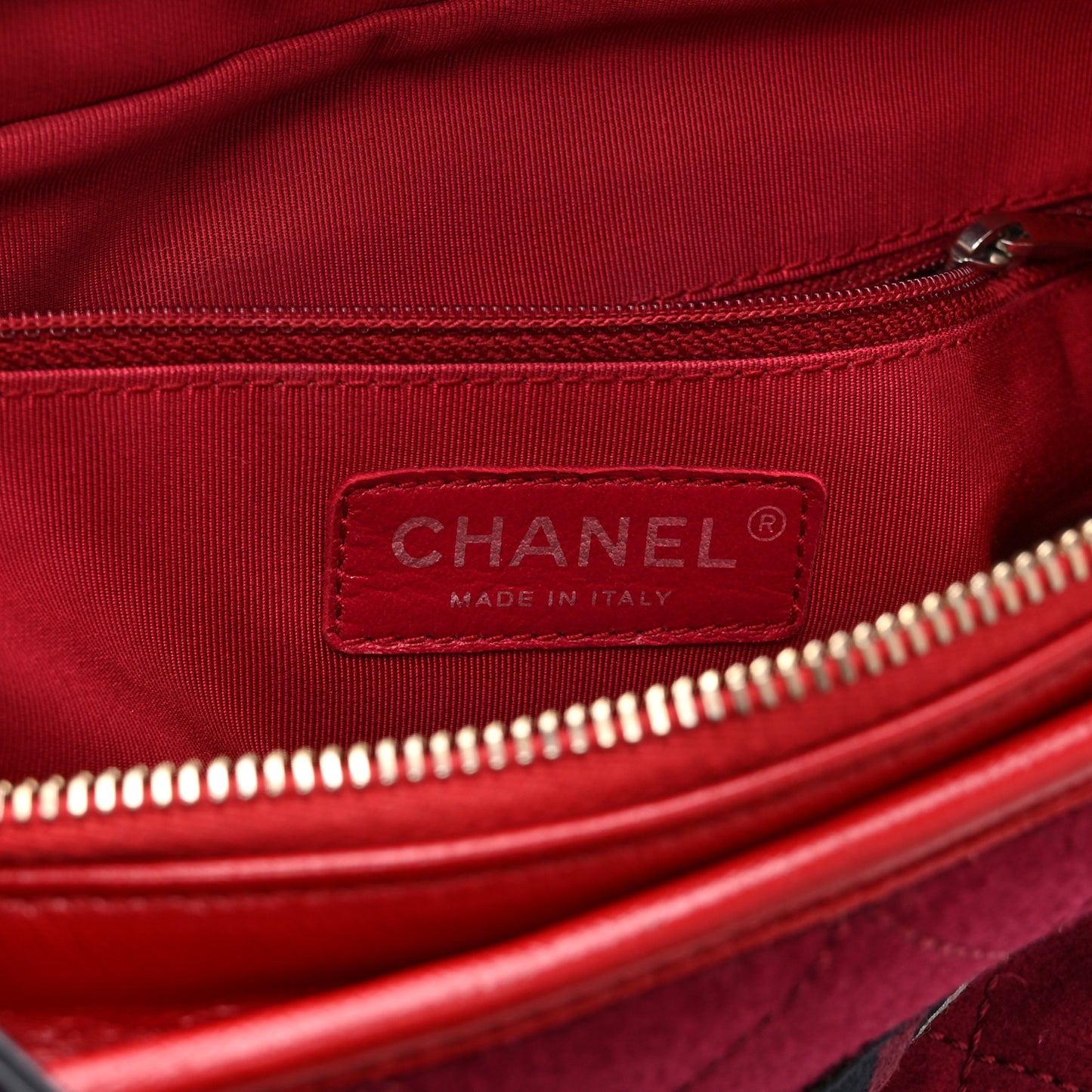 Wool Calfskin Quilted Medium Gabrielle Hobo Red