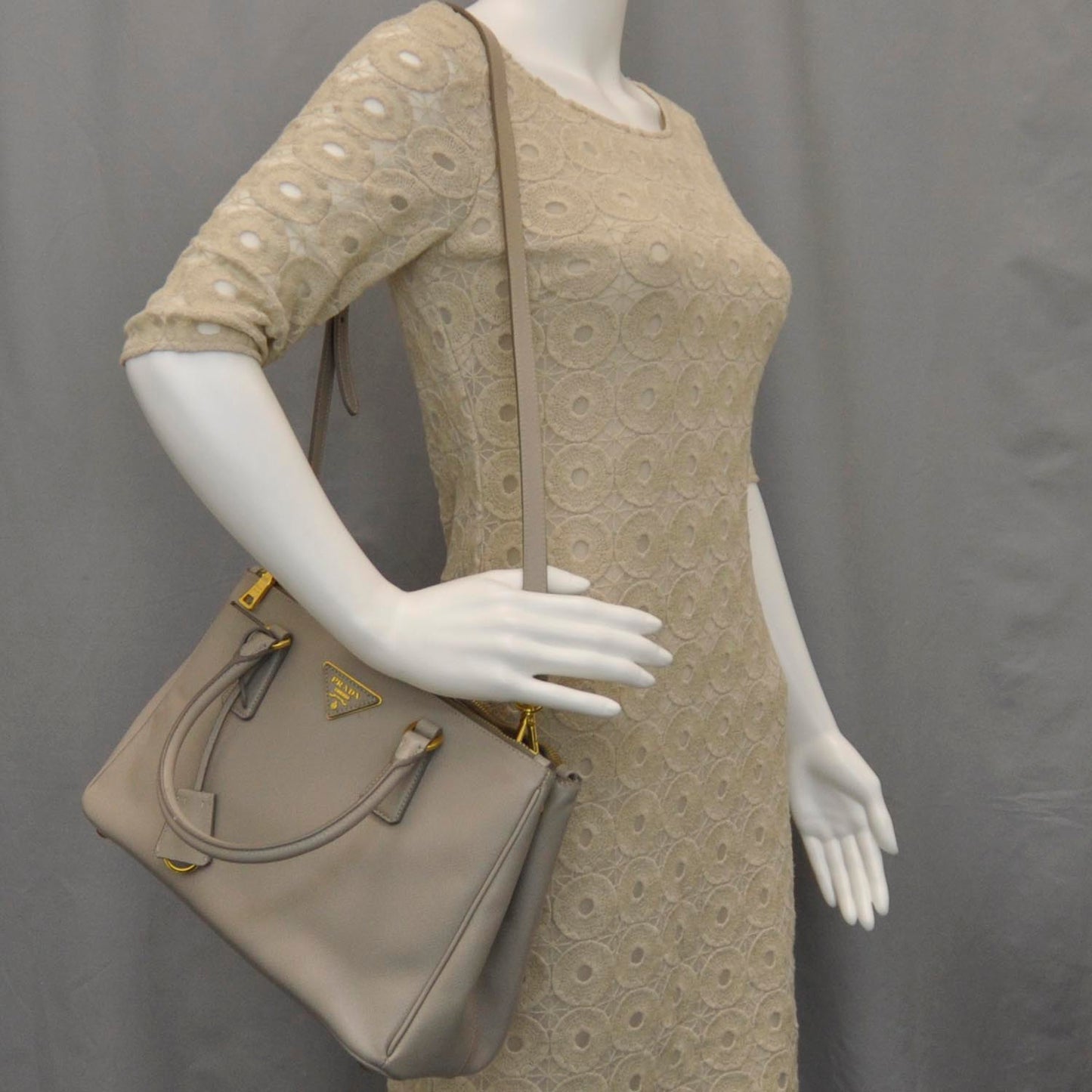 Saffiano Lux Double Zip Tote Pomice