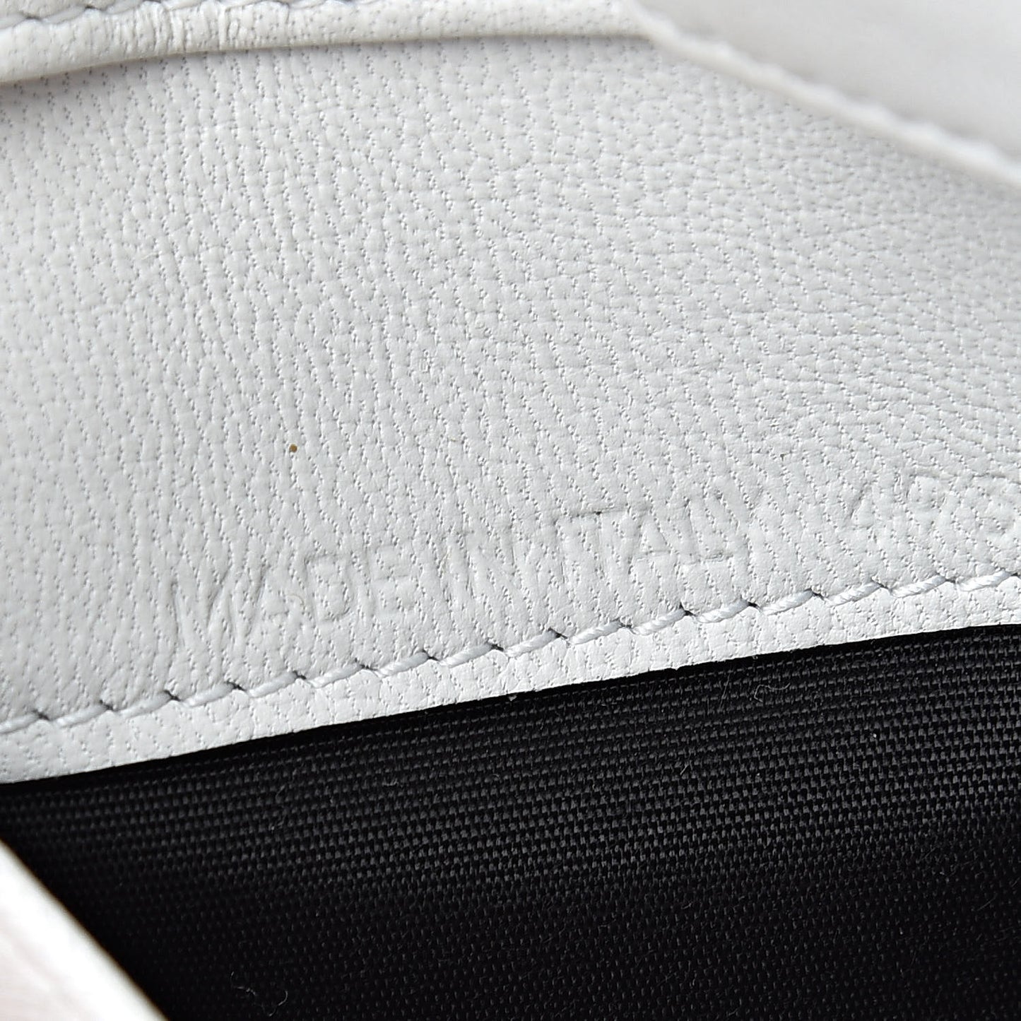 Veau 34 Wallet White