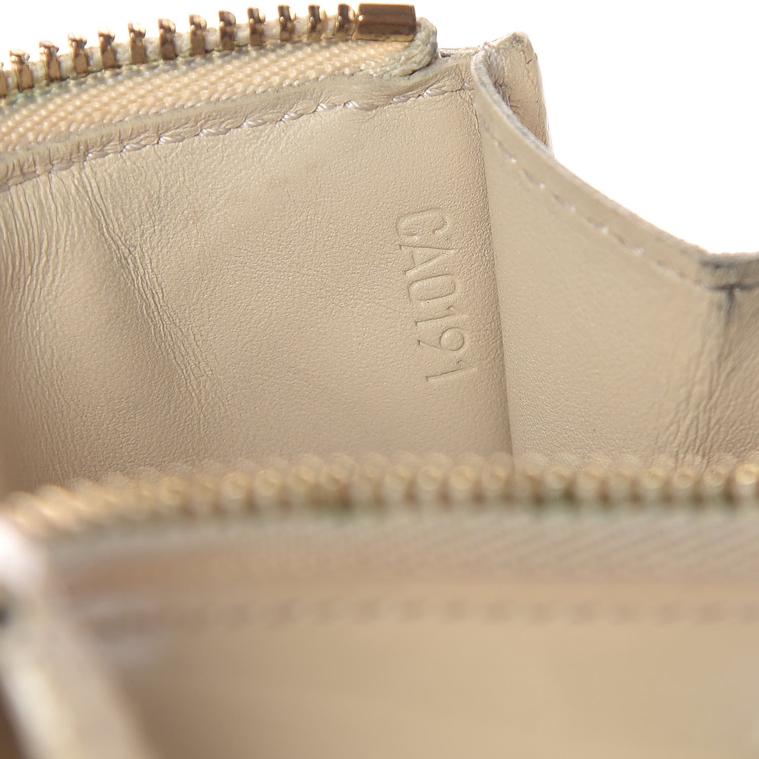 Louis Vuitton Vernis Key Pouch Blanc Corail 7 of 13