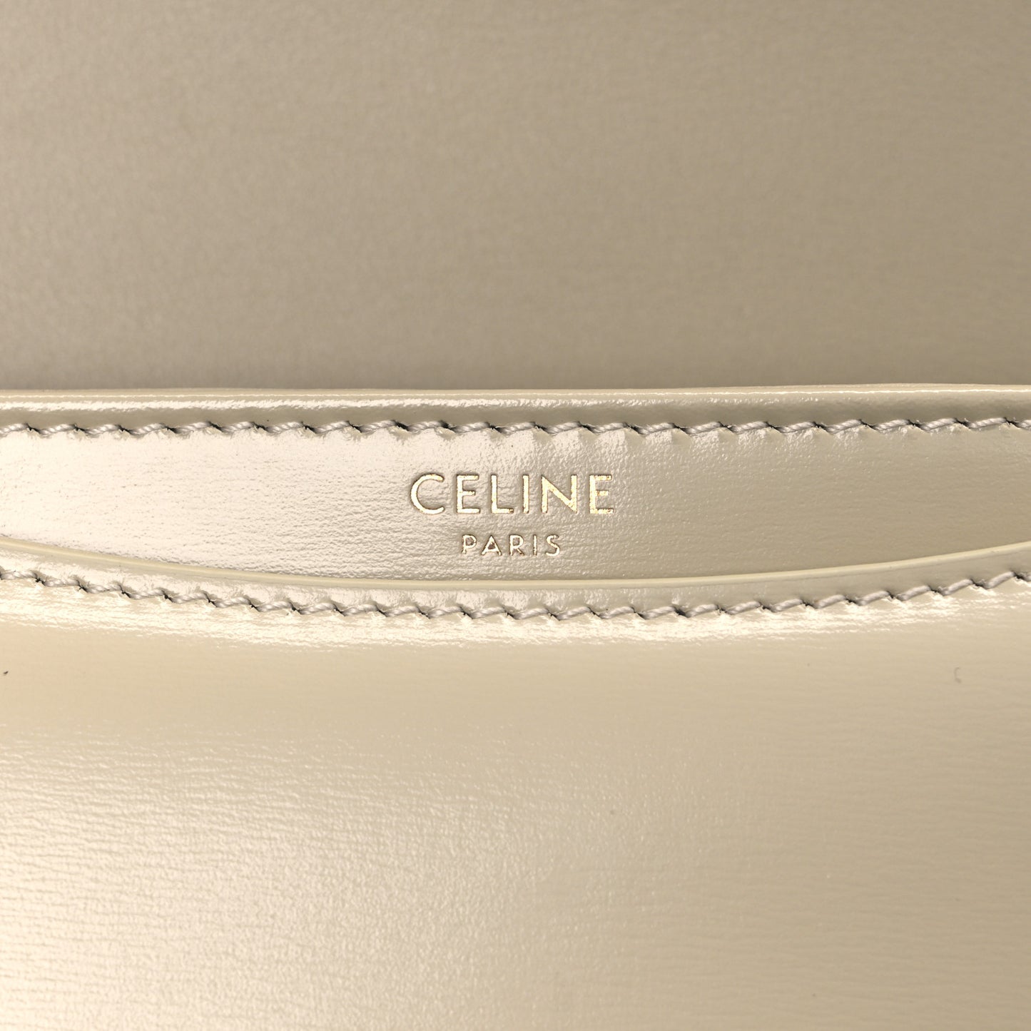 Shiny Calfskin Triomphe Besace Clea Pebble